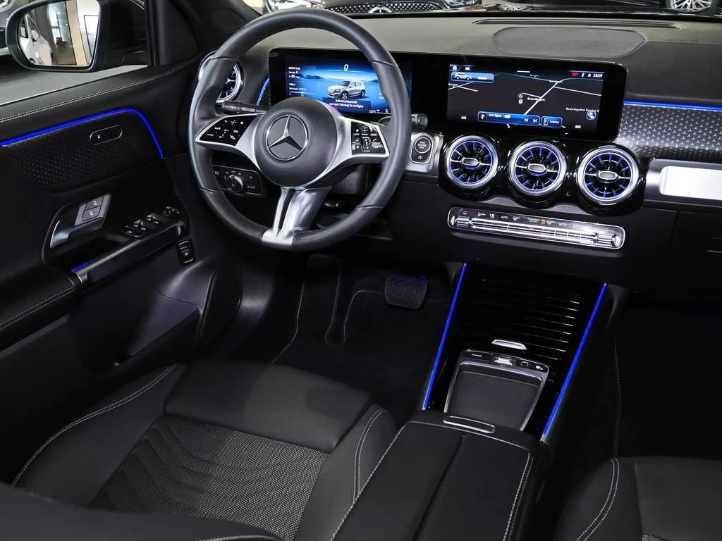 Mercedes-Benz-GLB 200 d-image-10