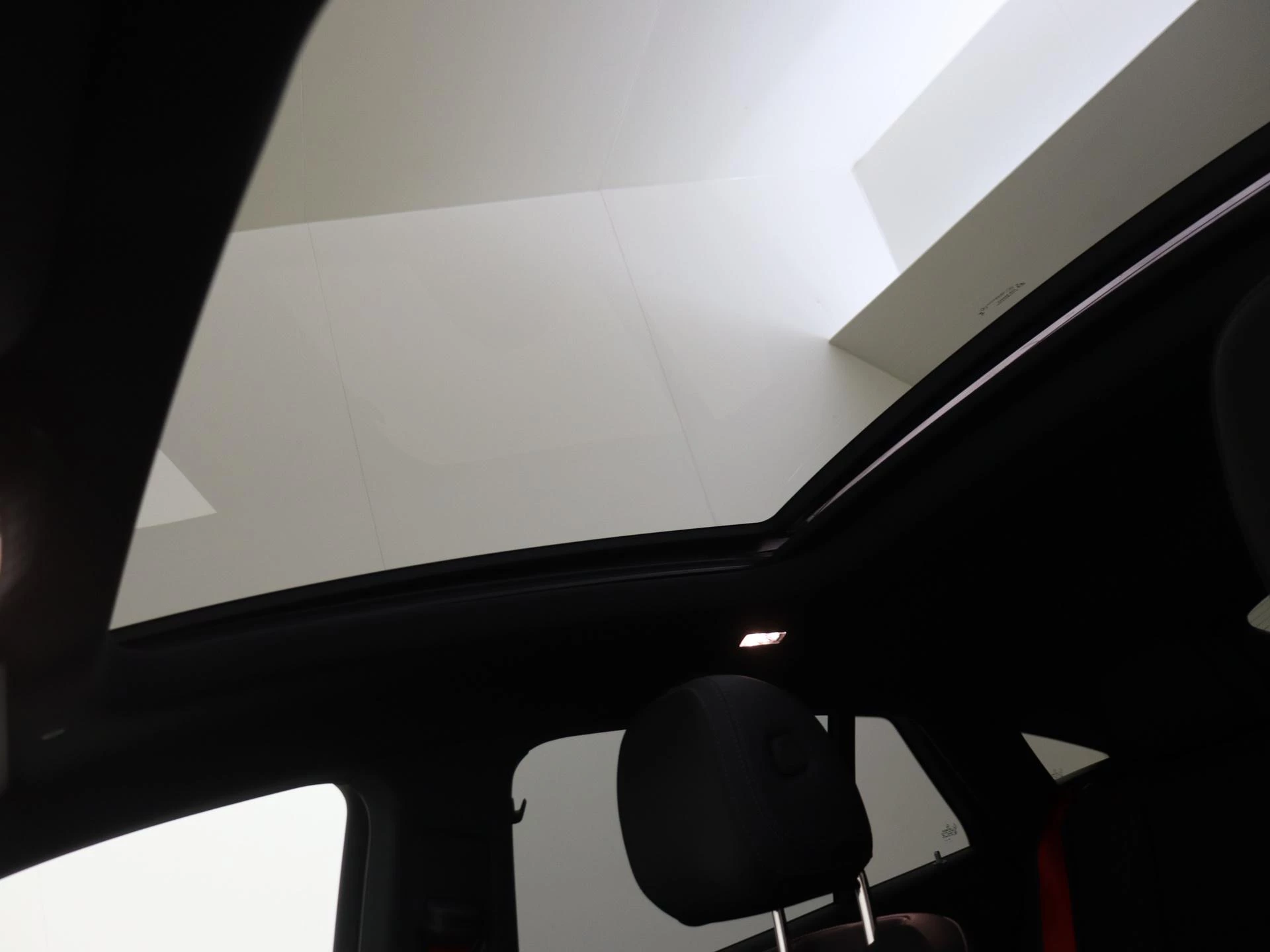 Mercedes-Benz-GLE-image-28