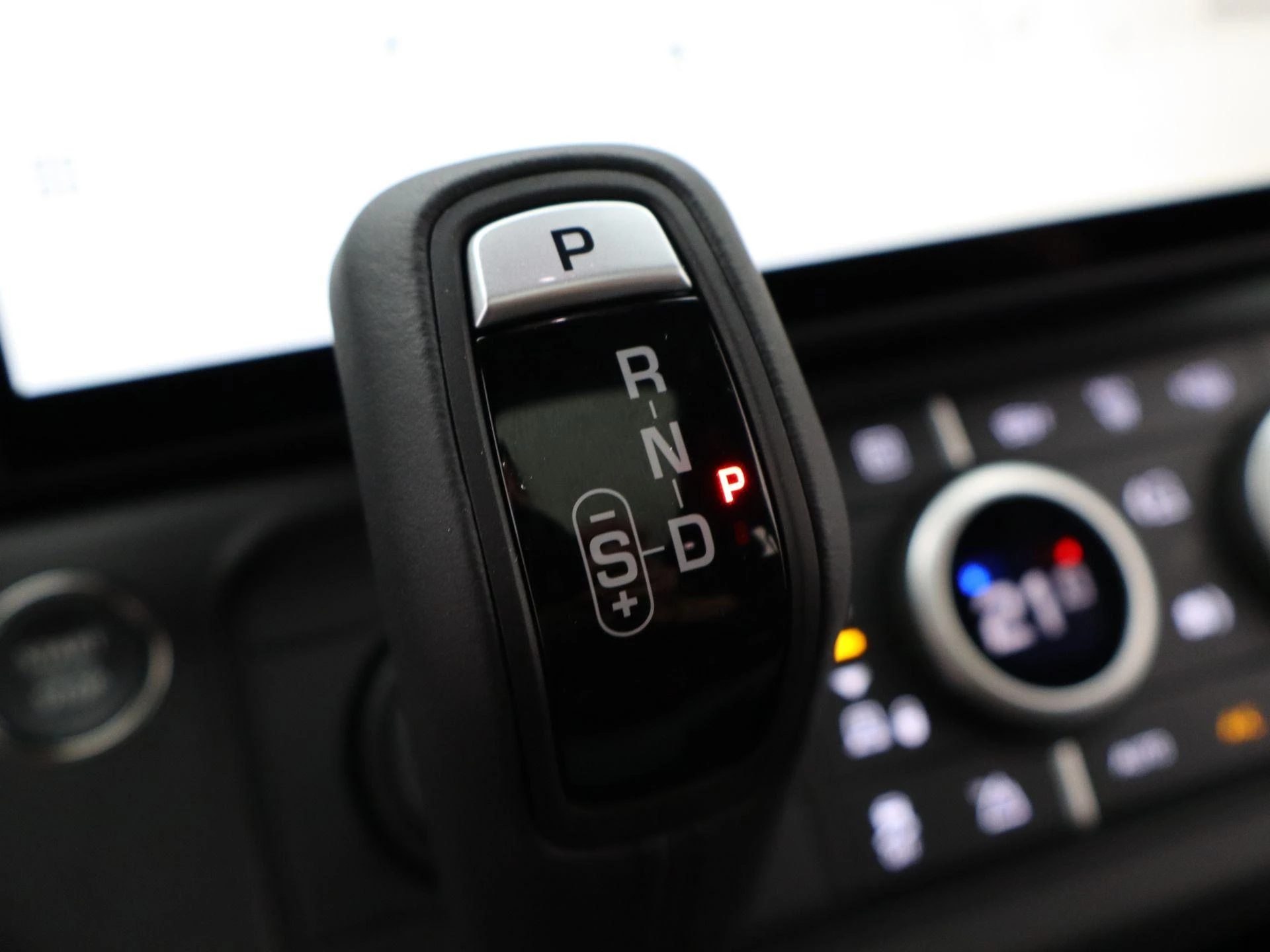 Land Rover-Defender-image-21