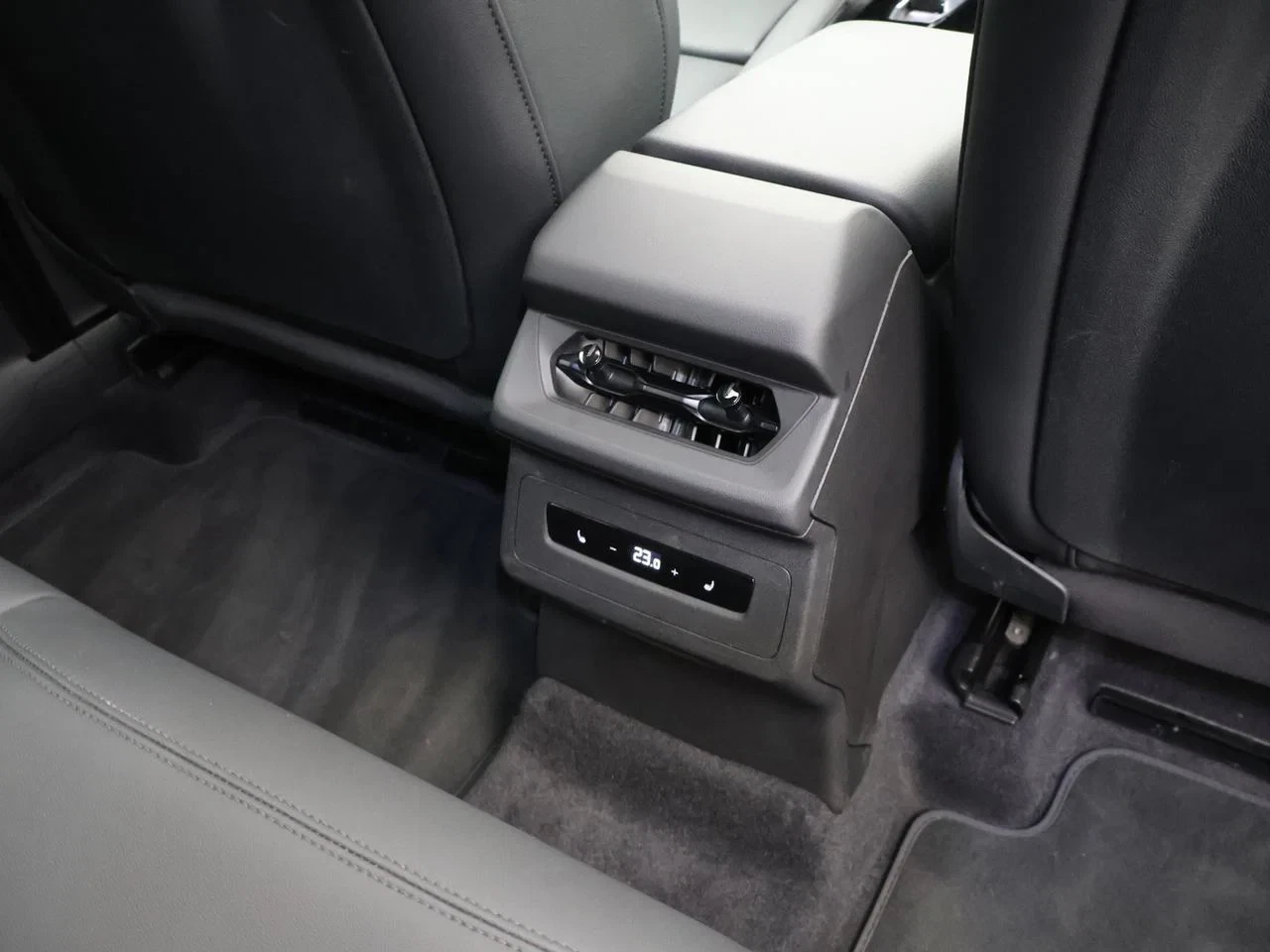 Audi-Q6 e-tron-image-12
