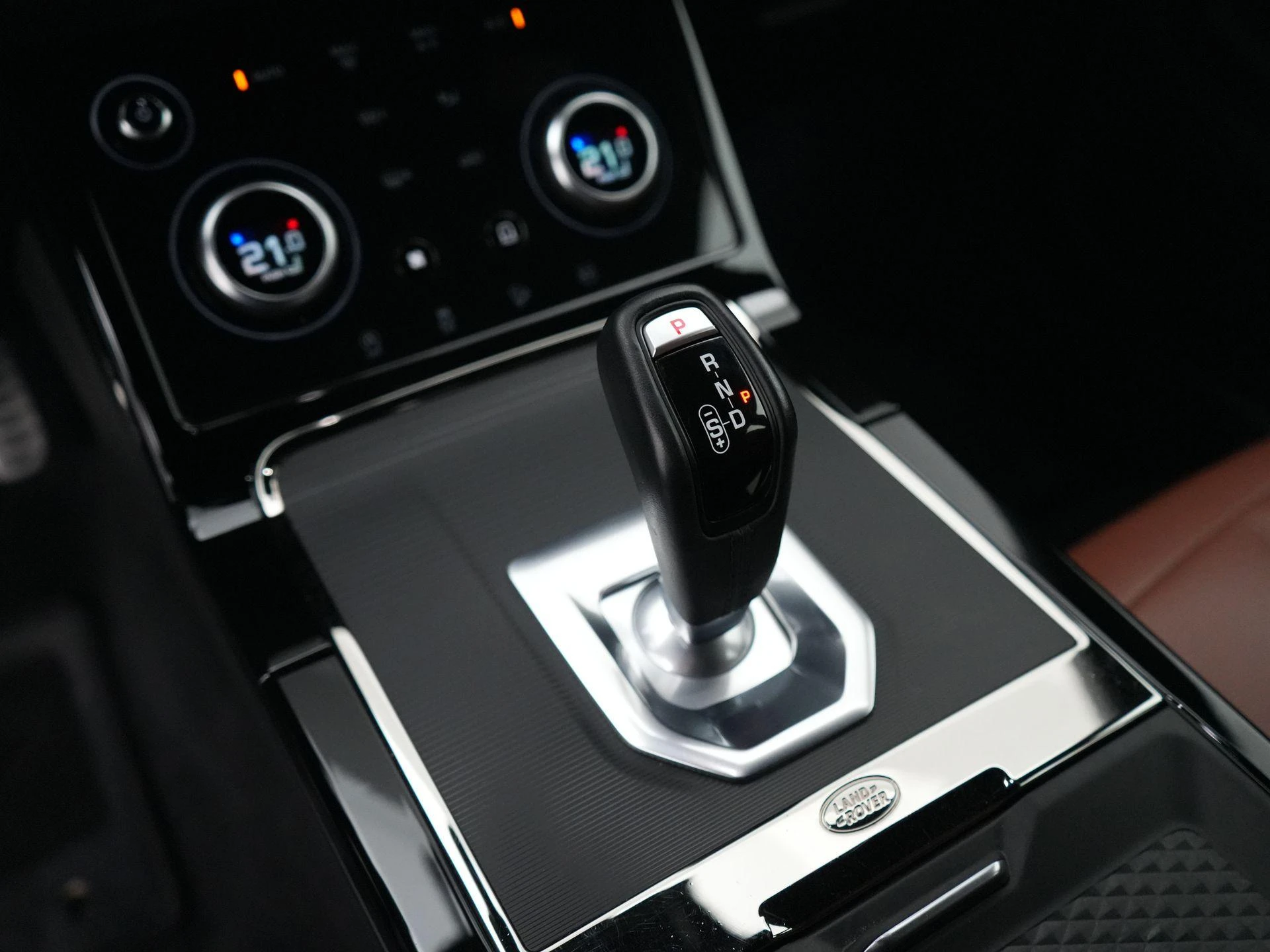 Land Rover-Range Rover Evoque-image-18