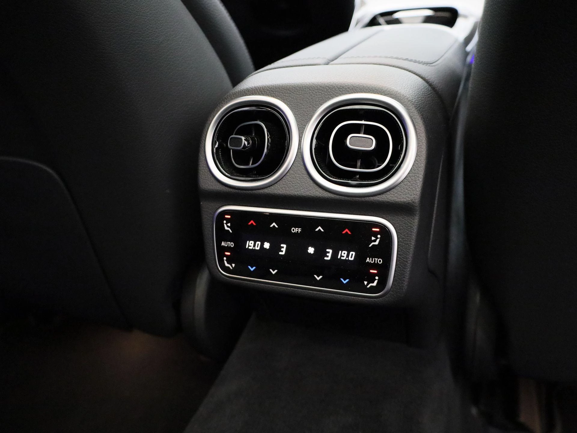 Mercedes-Benz-C-Klasse-image-40