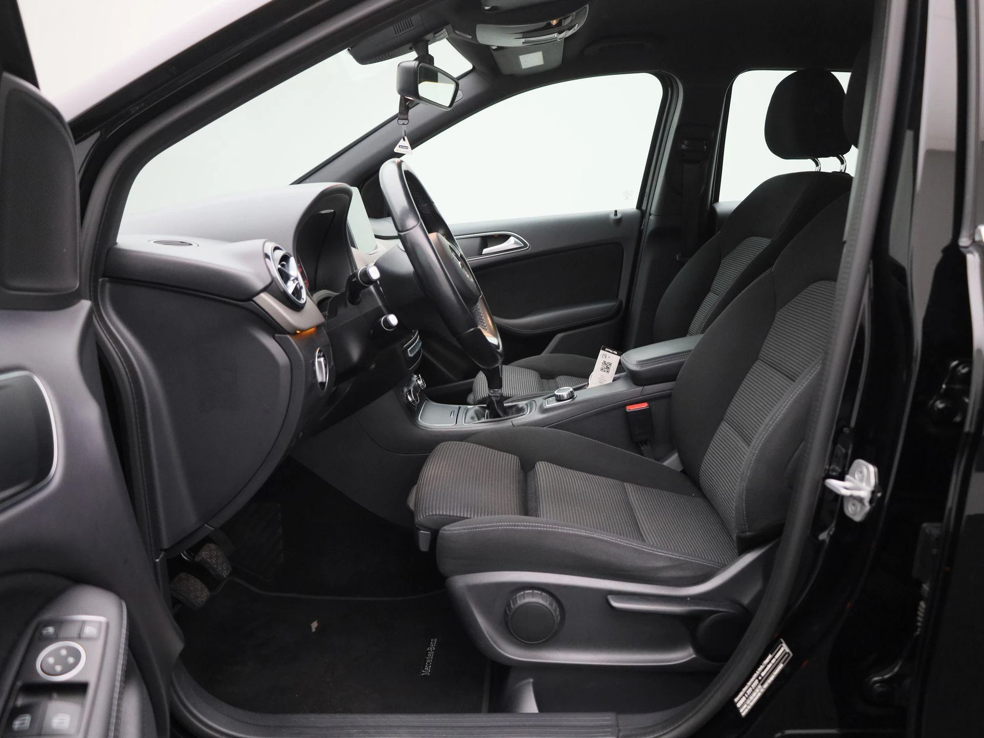 Mercedes-Benz-B-Klasse-image-10
