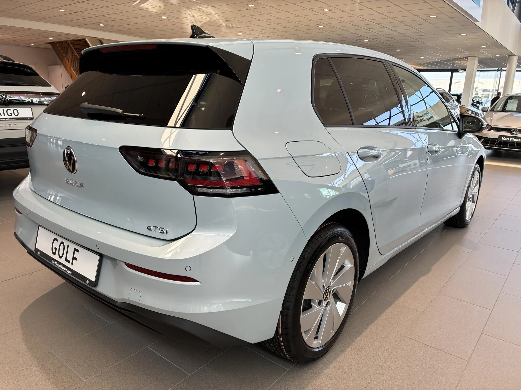 Volkswagen-Golf-image-2