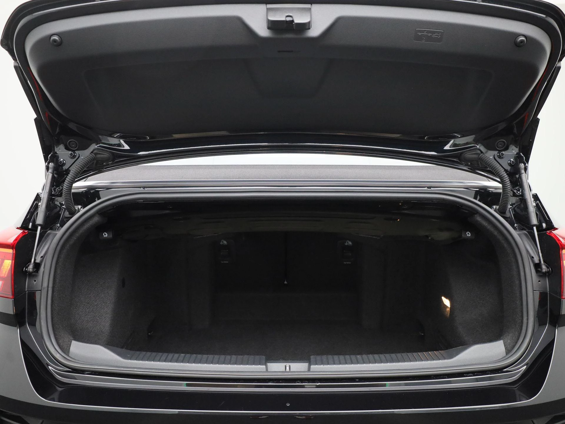 Volkswagen-T-Roc-image-13