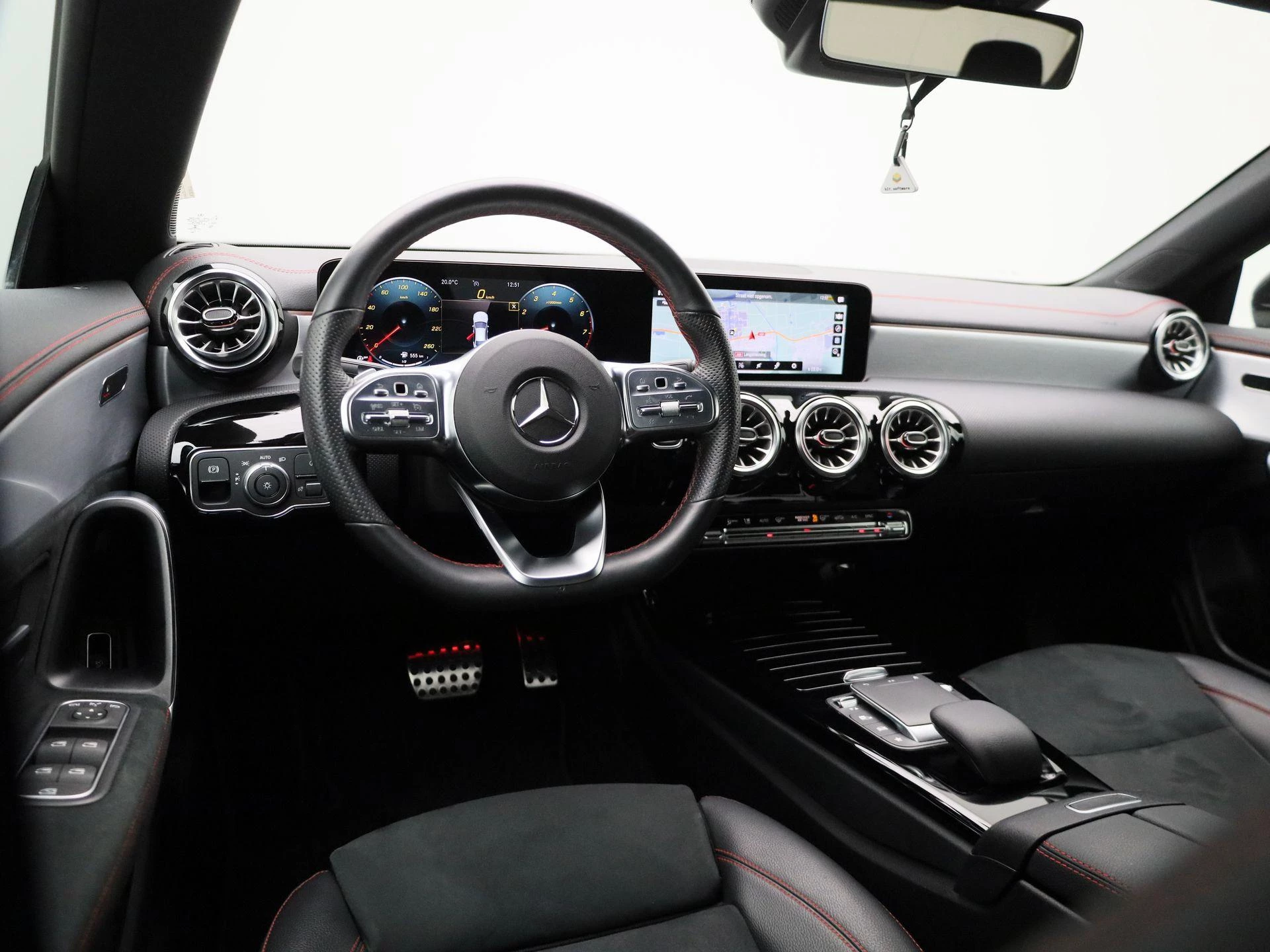 Mercedes-Benz-CLA-image-2