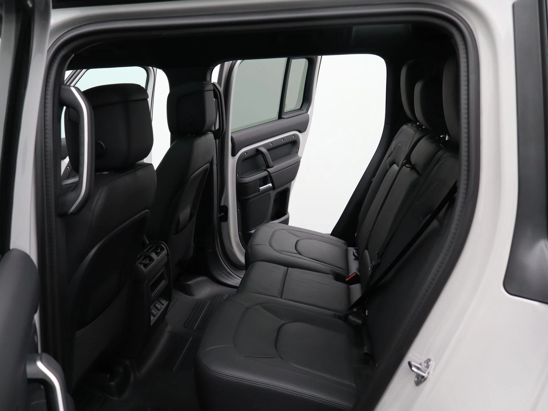 Land Rover-Defender-image-11