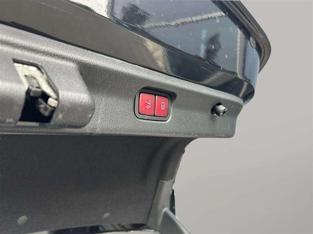 Mercedes-Benz-EQE-image-23
