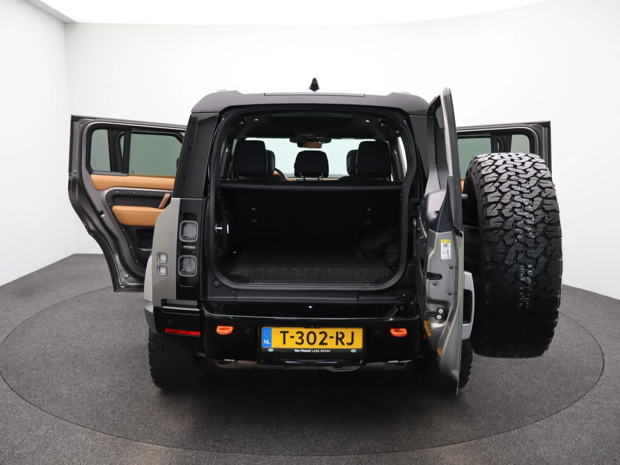 Land Rover-Defender-image-13