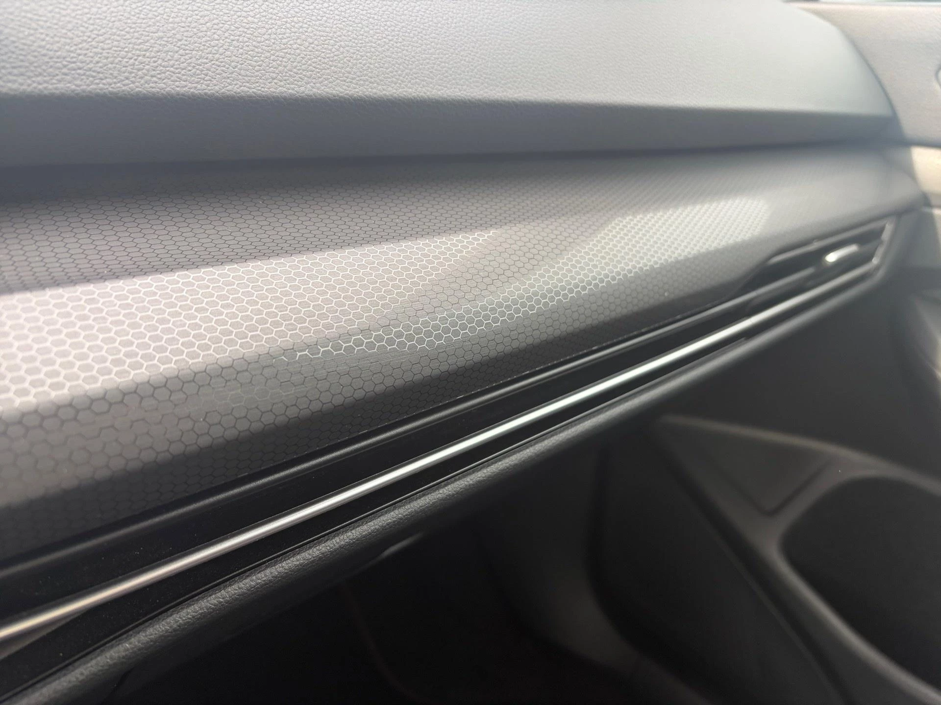 Volkswagen-Golf-image-8