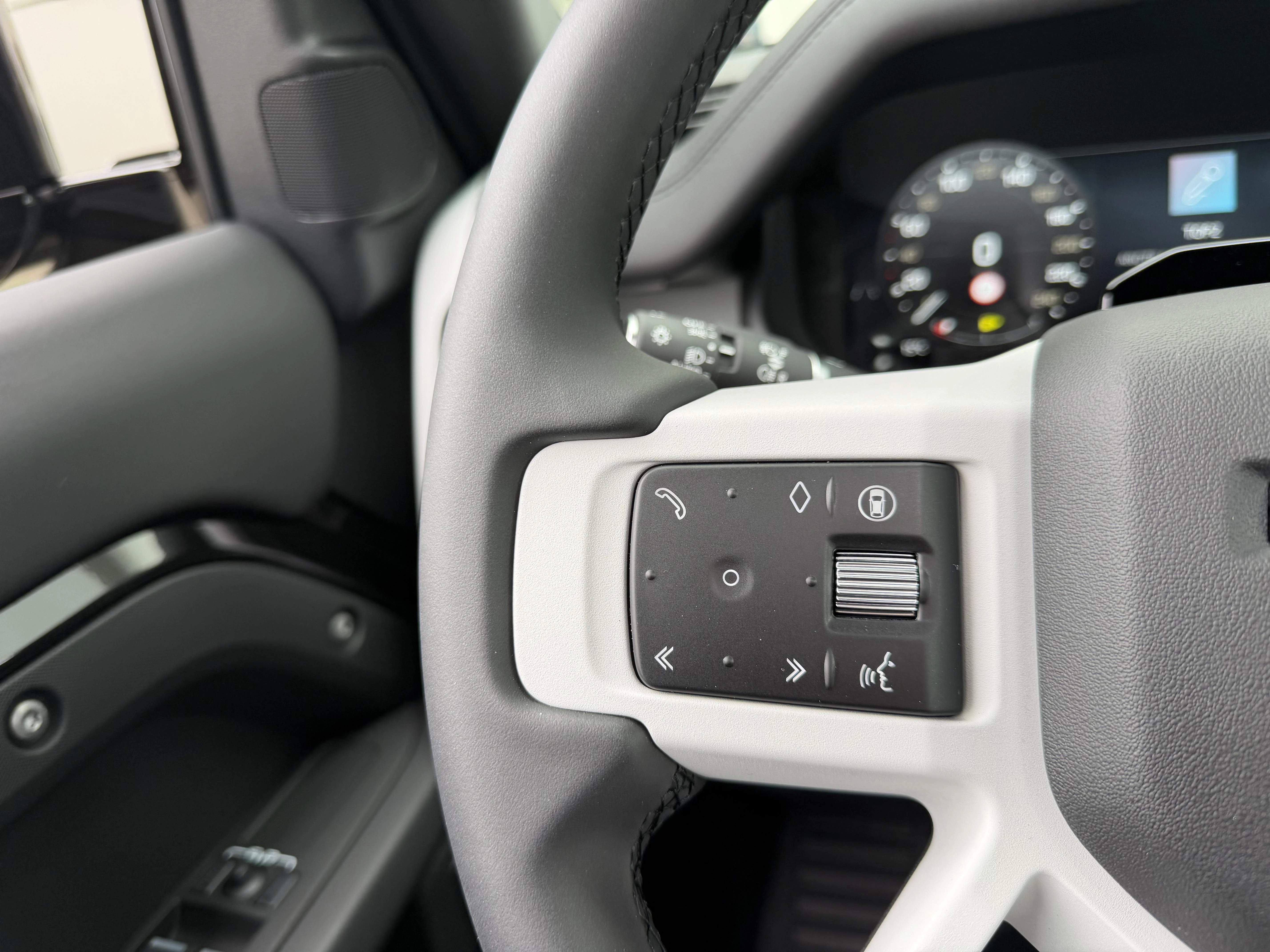 Land Rover-Defender-image-15