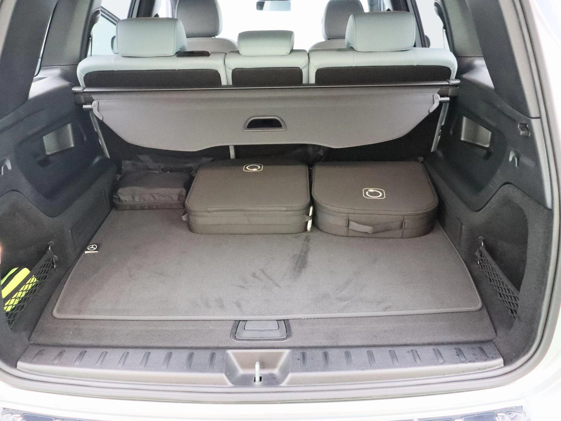 Mercedes-Benz-EQB-image-10