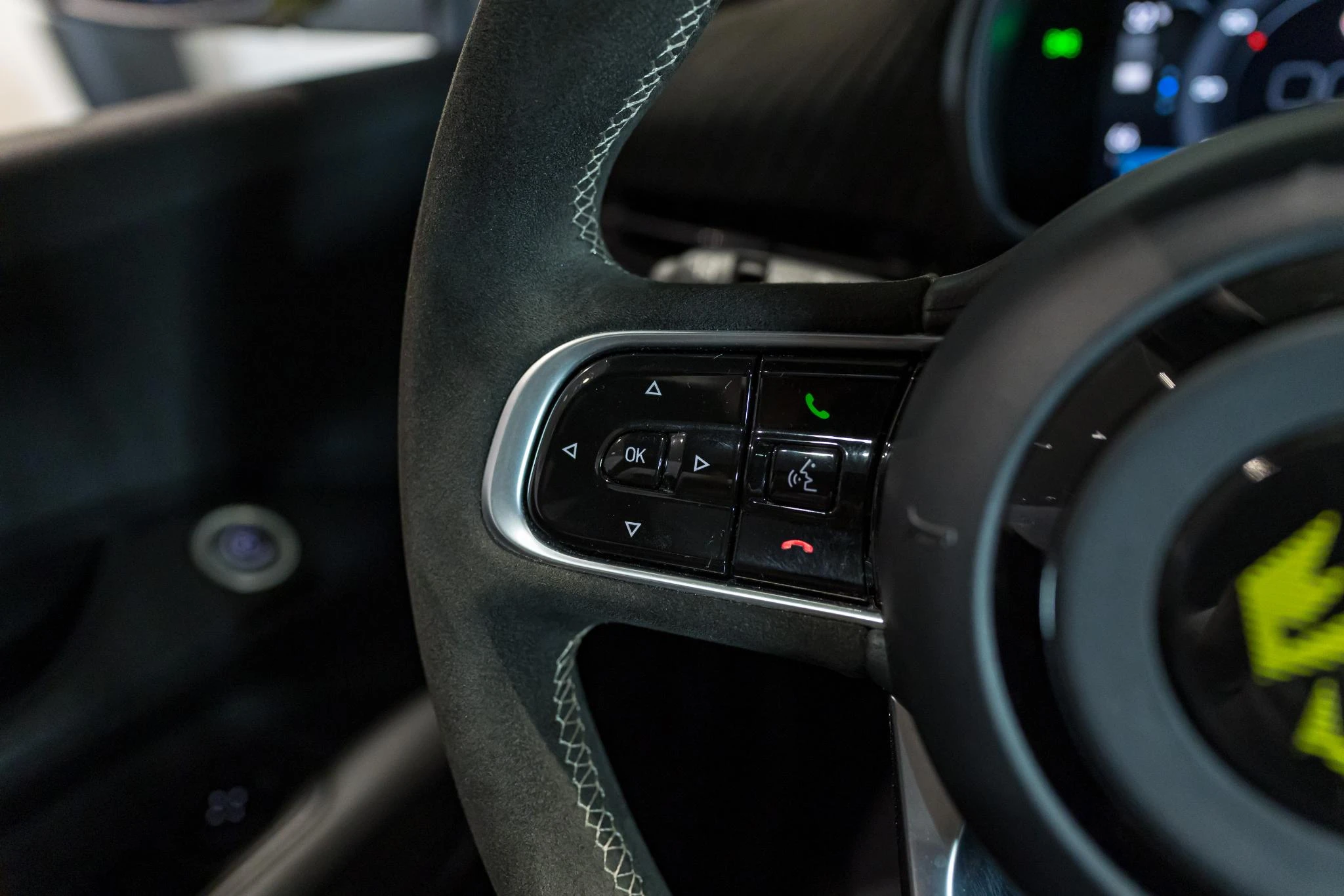 Abarth 500e 42-kWh 114kw Scorpionissima