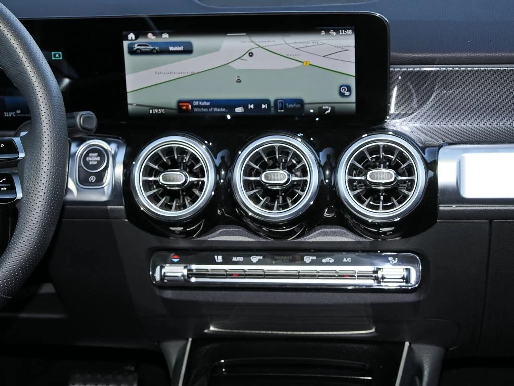 Mercedes-Benz-GLB 200 d-image-11