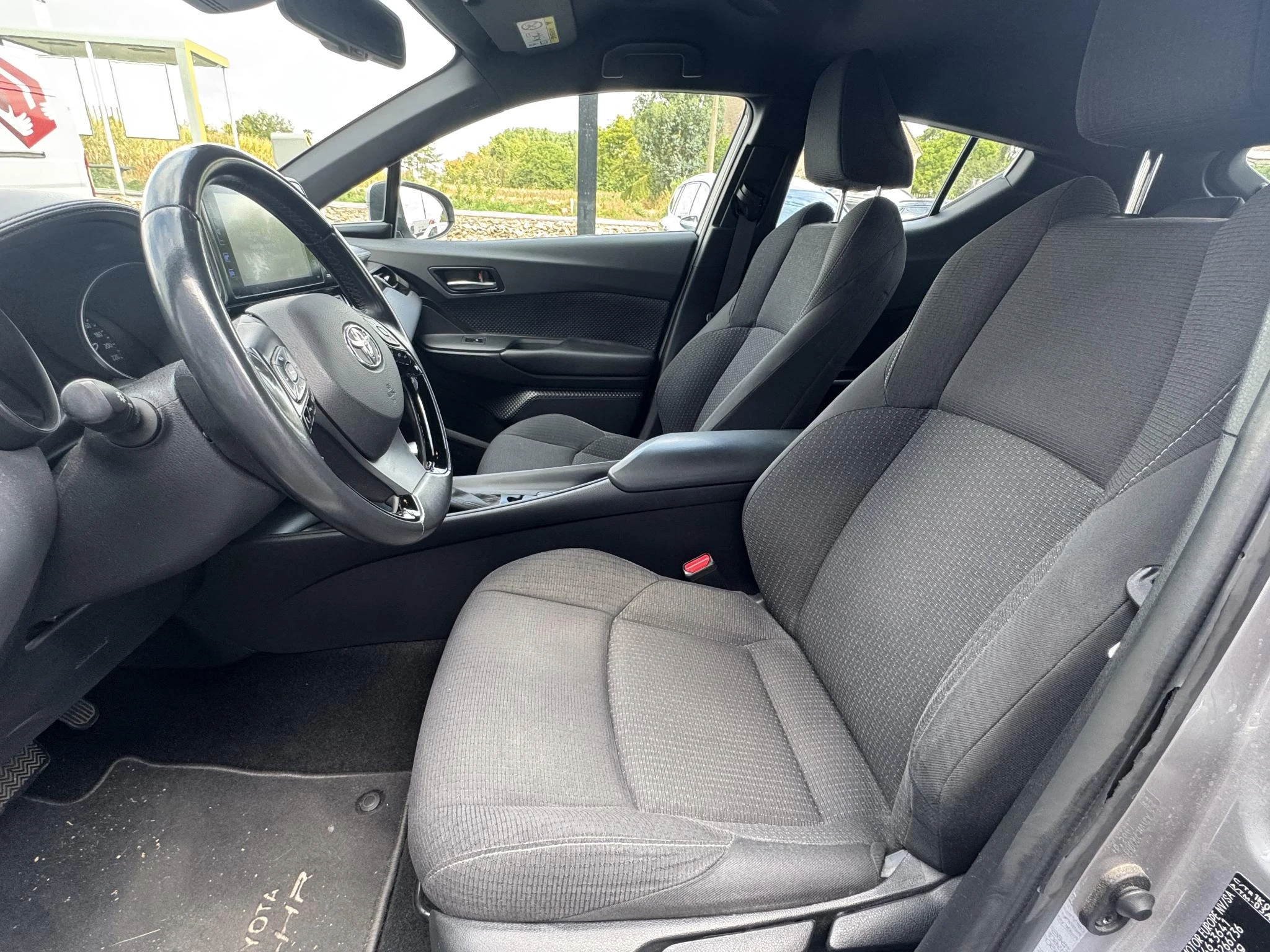 Toyota-C-HR-image-10