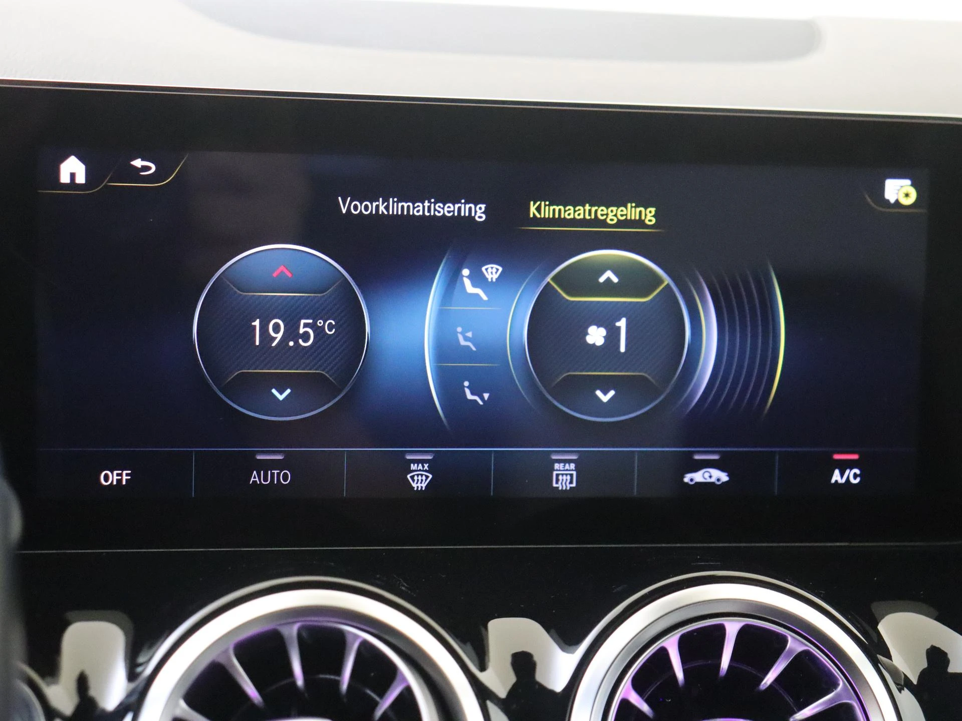 Mercedes-Benz-B-Klasse-image-18