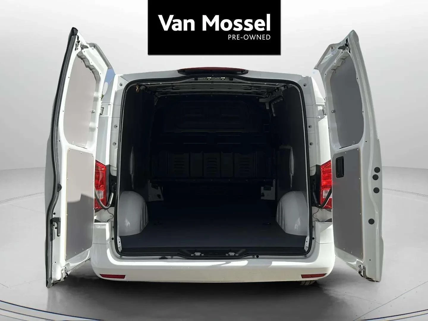 Mercedes-Benz-eVito-image-6