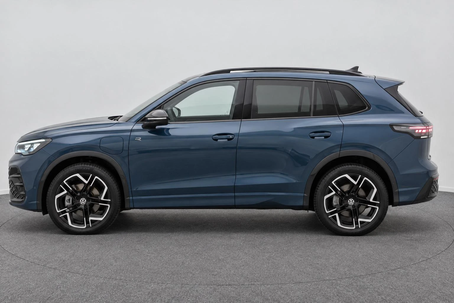 Volkswagen-Tiguan-image-4