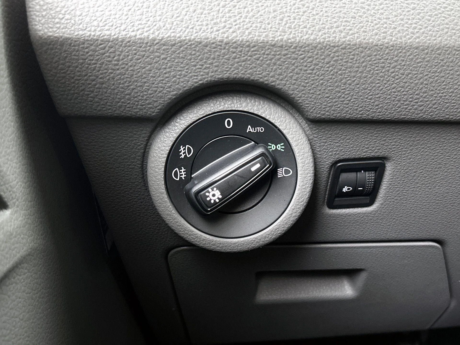 Volkswagen-Transporter-image-21