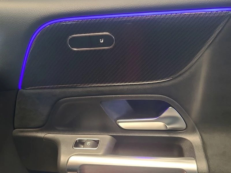 Mercedes-Benz-GLB-image-23