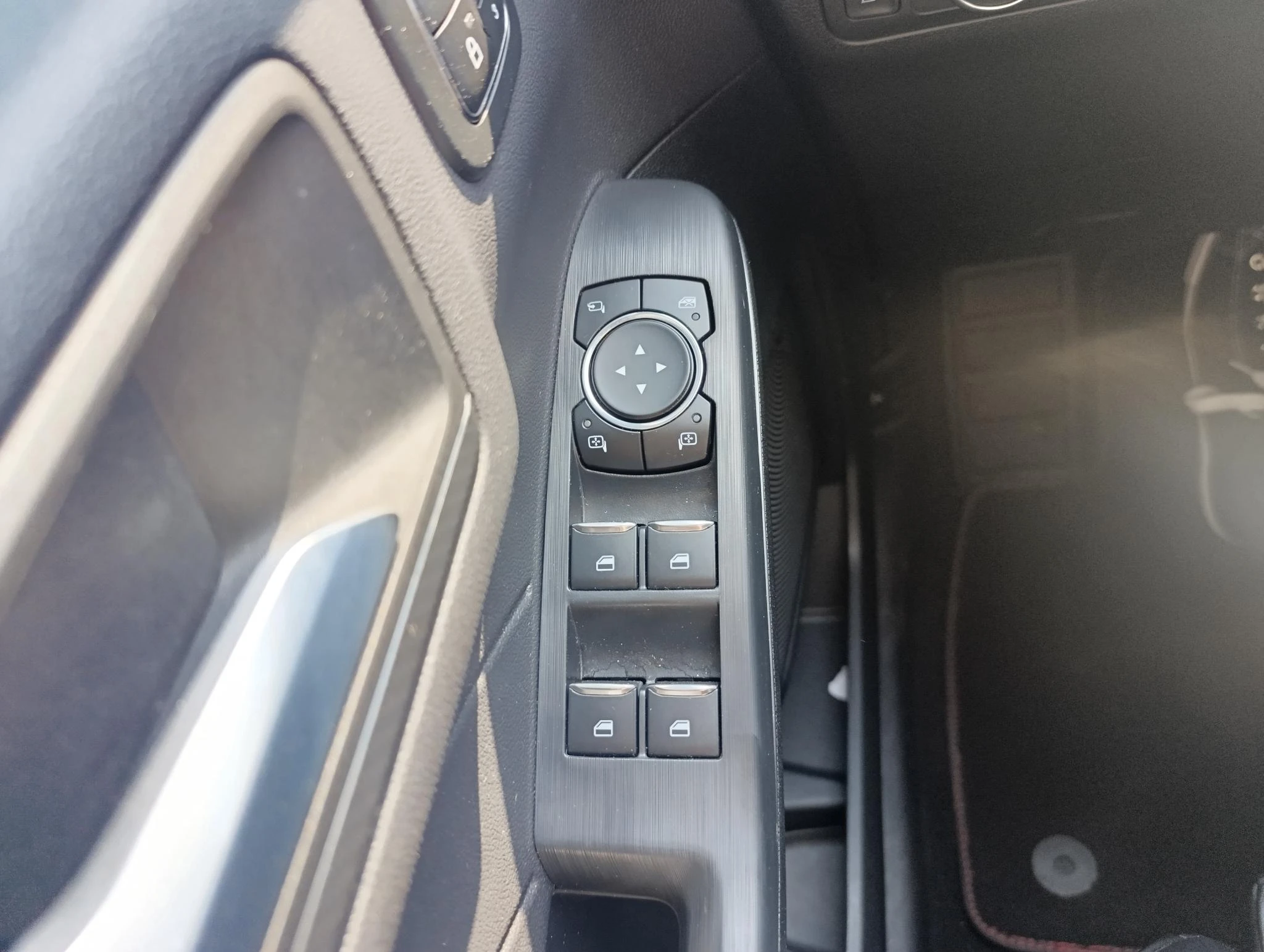 Ford-Kuga-image-25