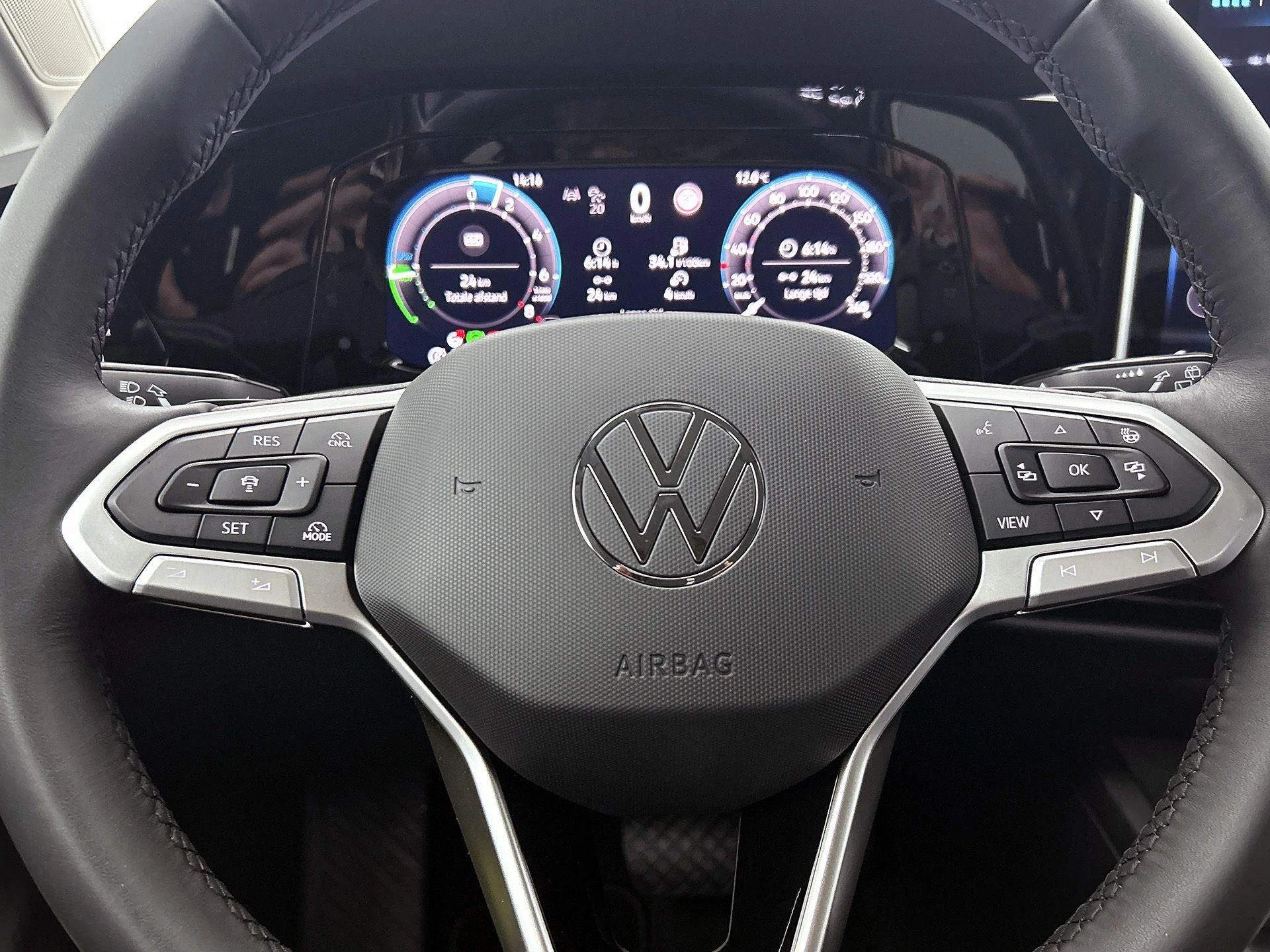 Volkswagen-Golf-image-44