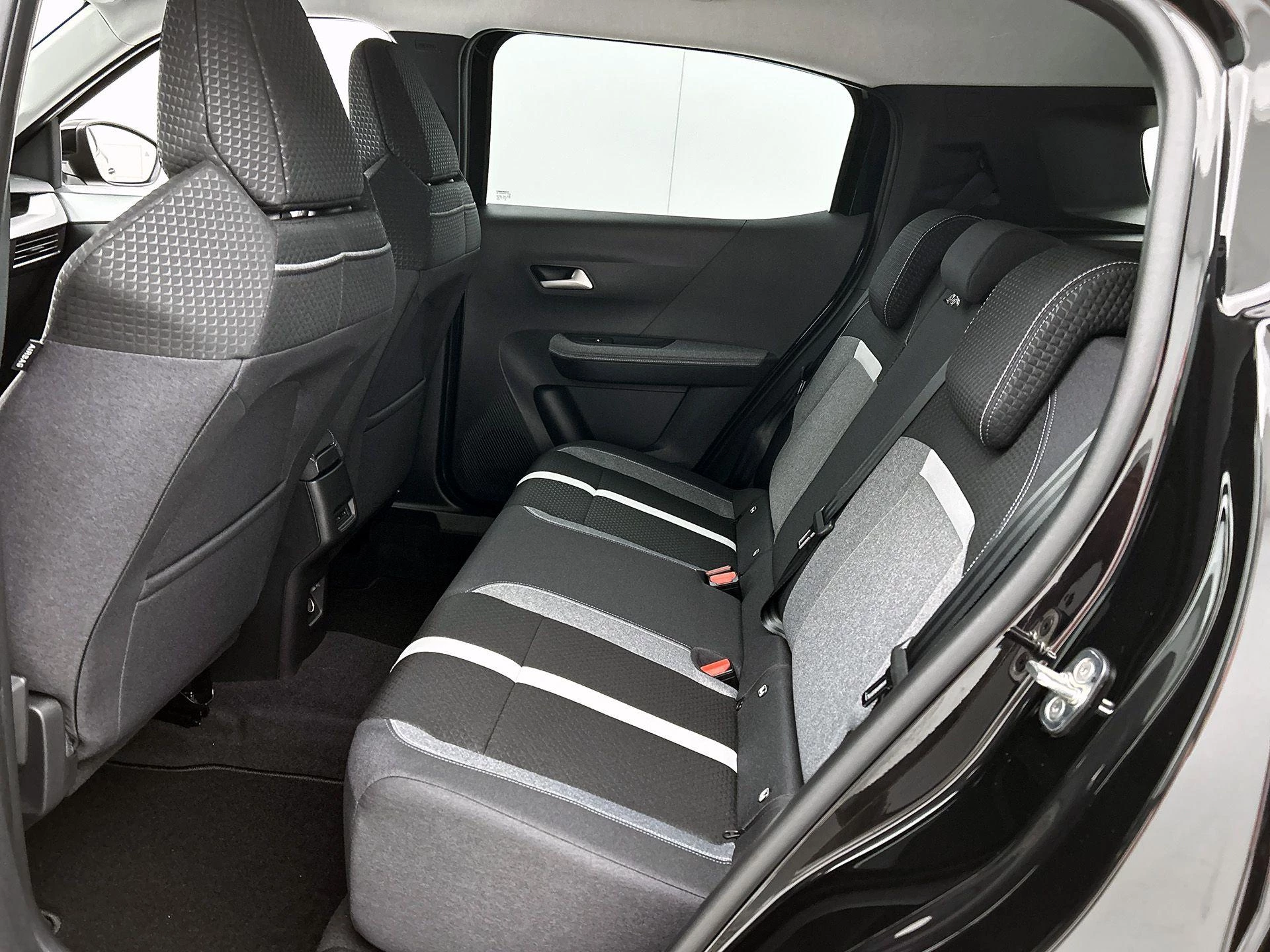 Opel-Frontera-image-26