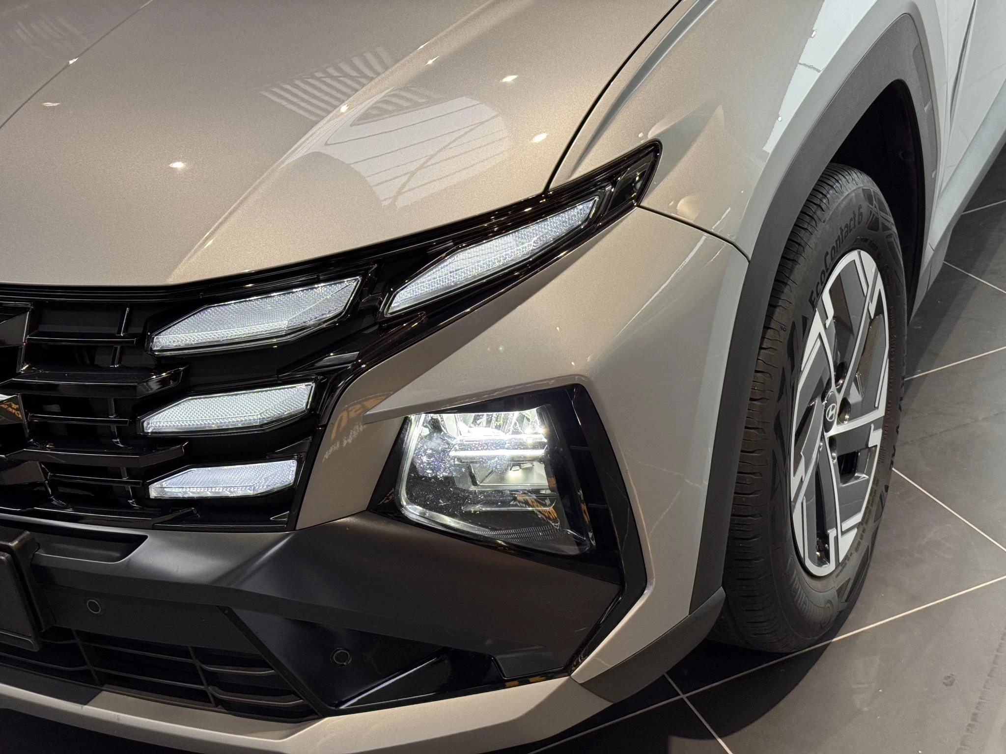 Hyundai-Tucson Hybrid-image-18