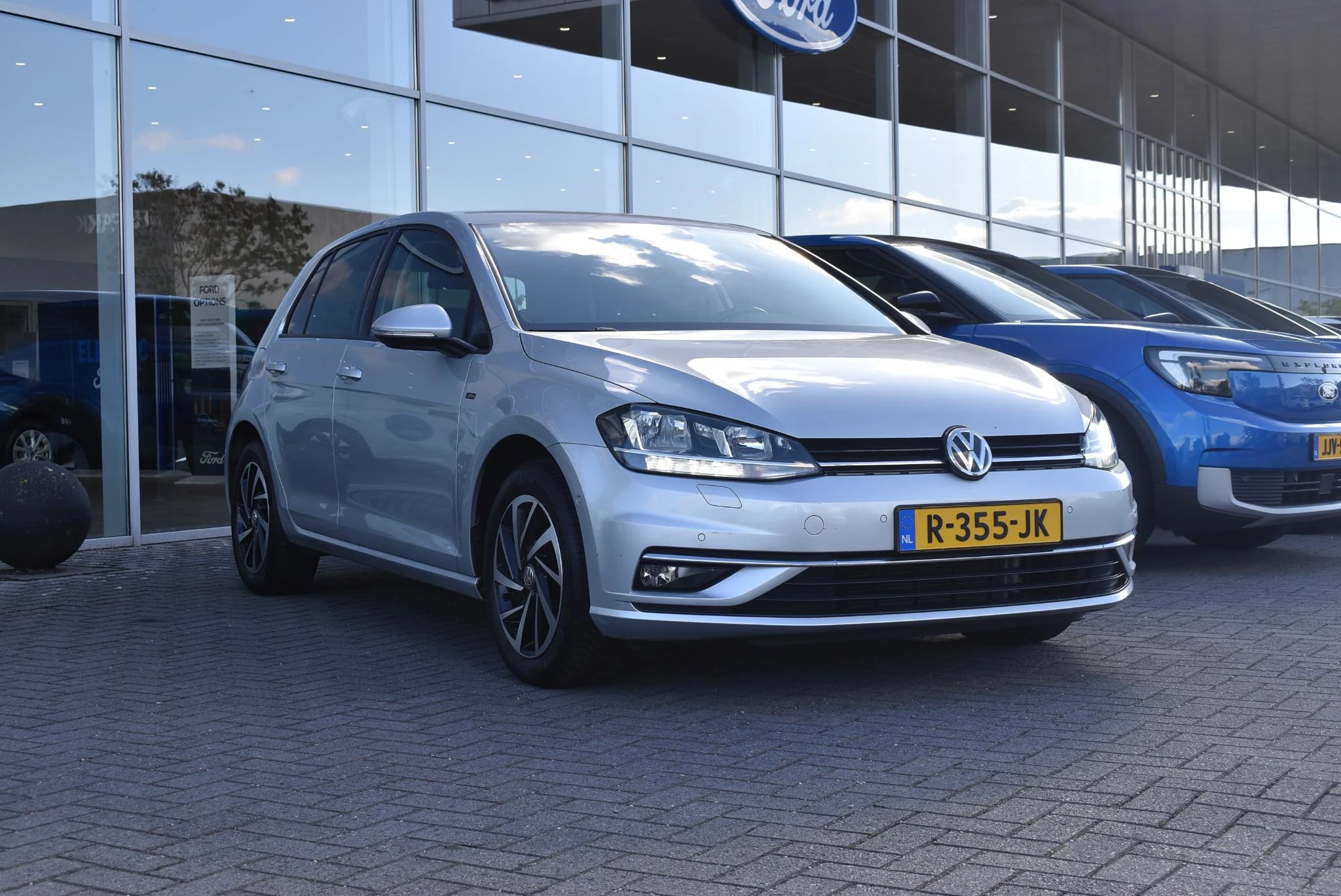 Volkswagen-Golf-image-2