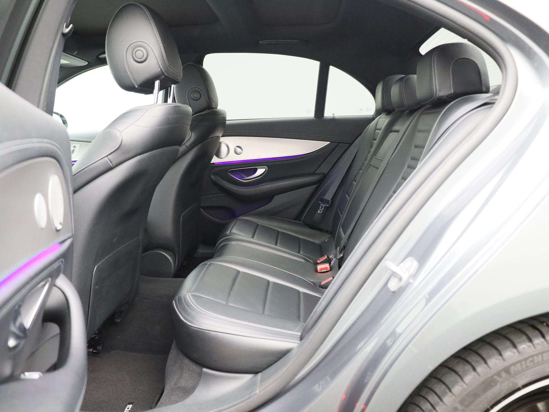 Mercedes-Benz-E-Klasse-image-11