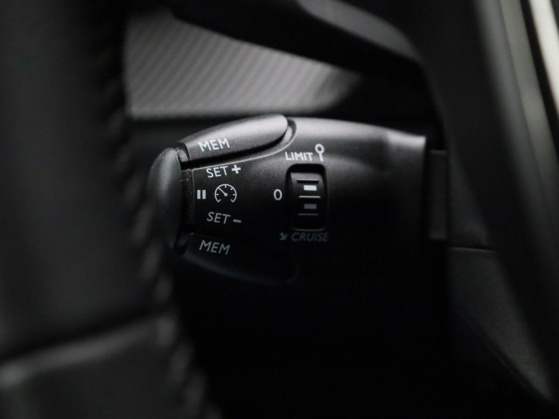 Peugeot-208-image-18