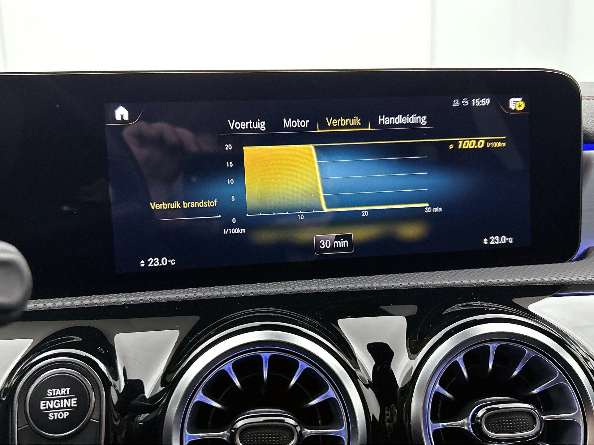 Mercedes-Benz-CLA-image-12