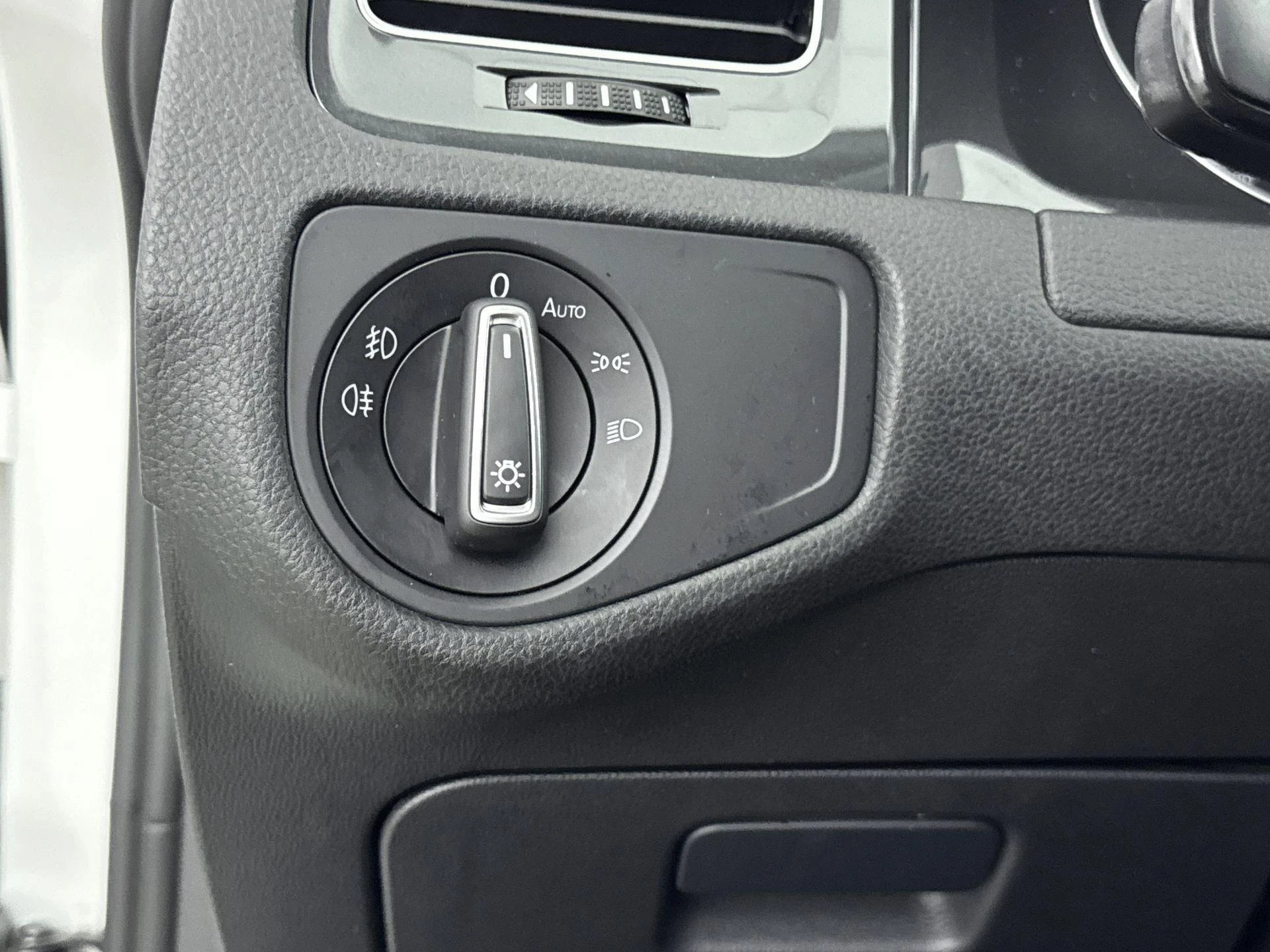 Volkswagen-Golf-image-14