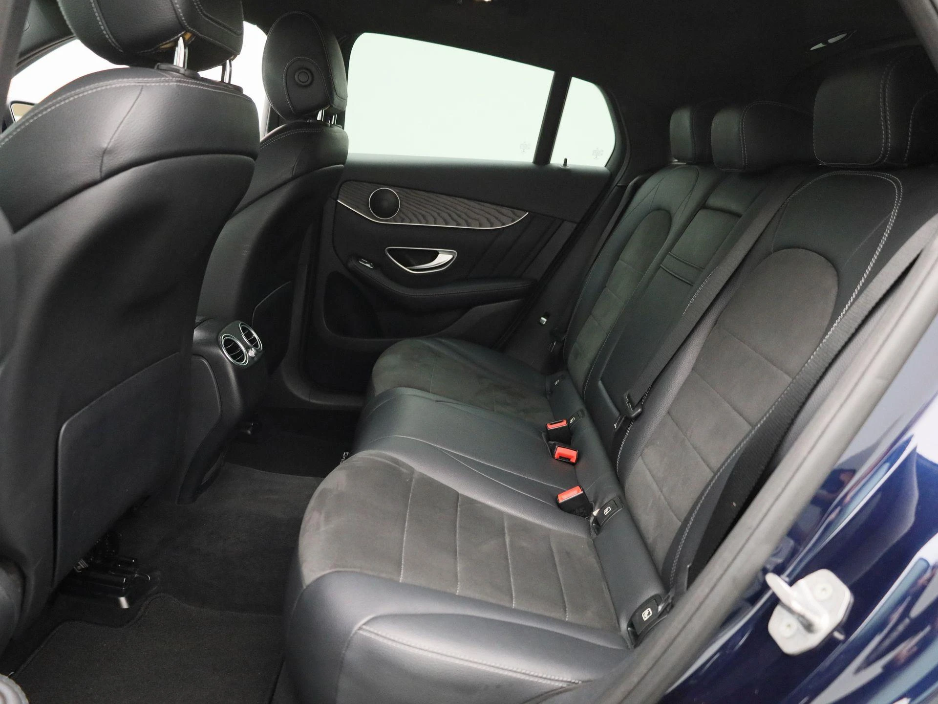 Mercedes-Benz-GLC-image-11