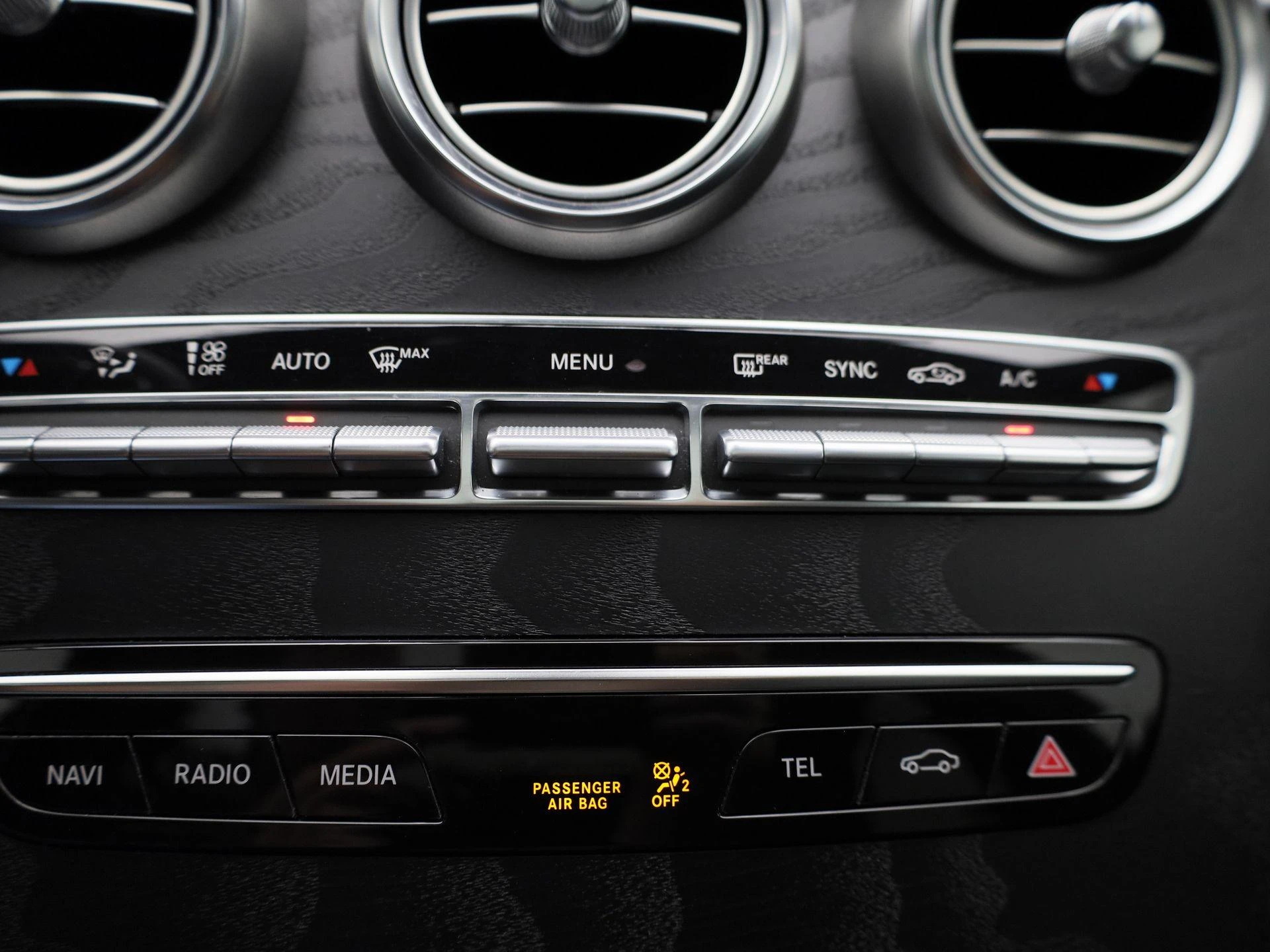 Mercedes-Benz-C-Klasse-image-18