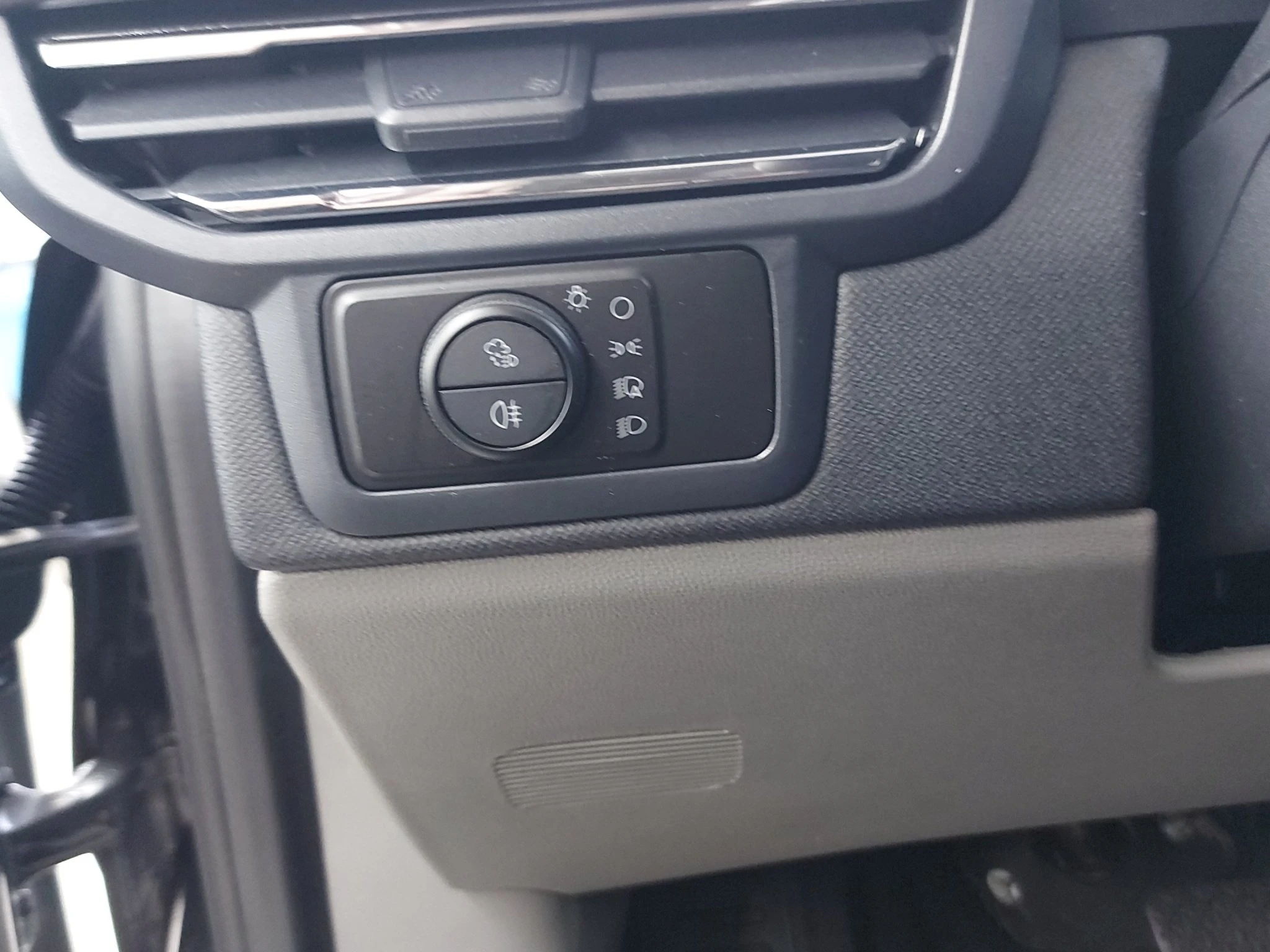 Ford-Tourneo Custom-image-18
