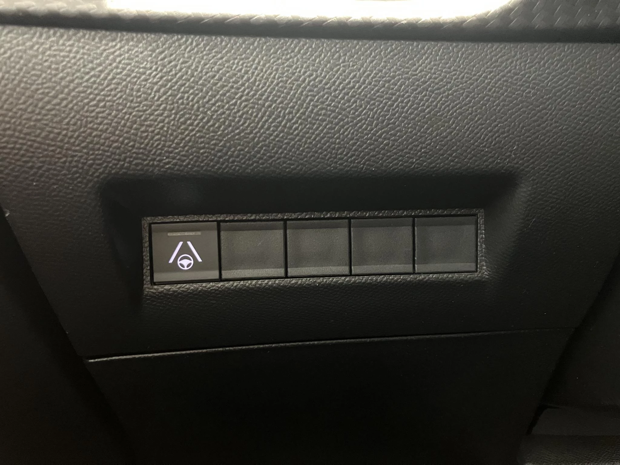 Peugeot 208 Hybrid 136 e-DCS6 GT