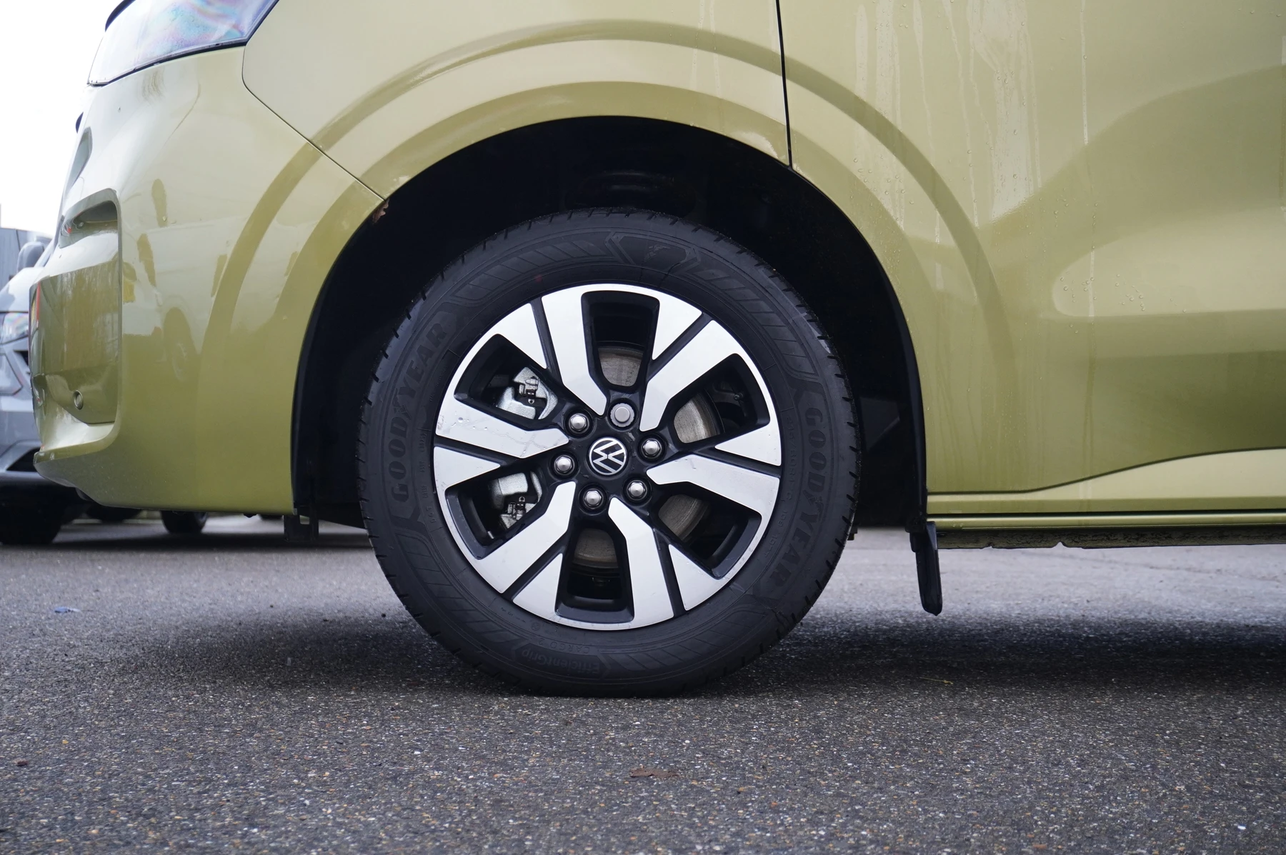 Volkswagen-Transporter-image-4
