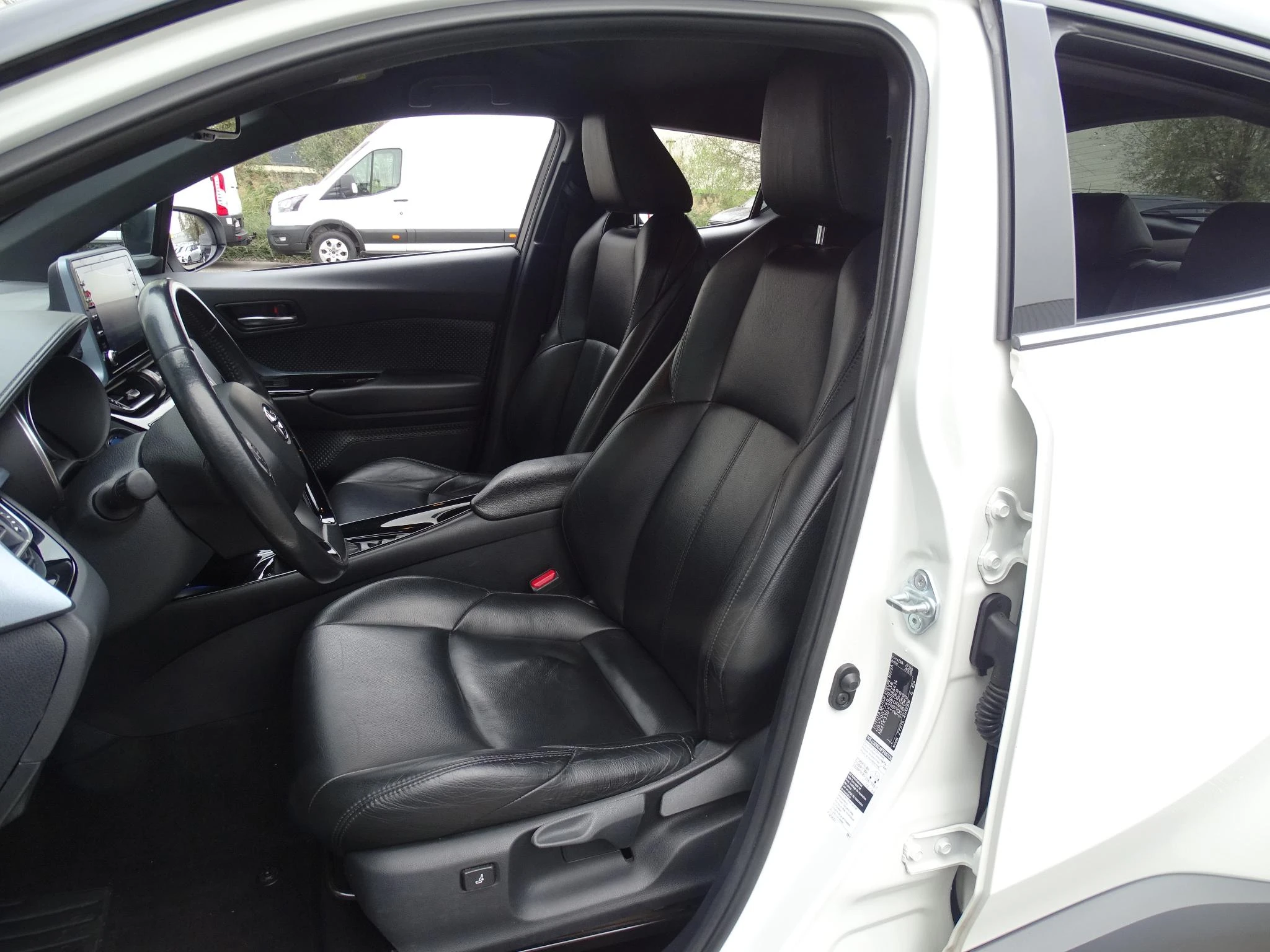 Toyota-C-HR-image-11