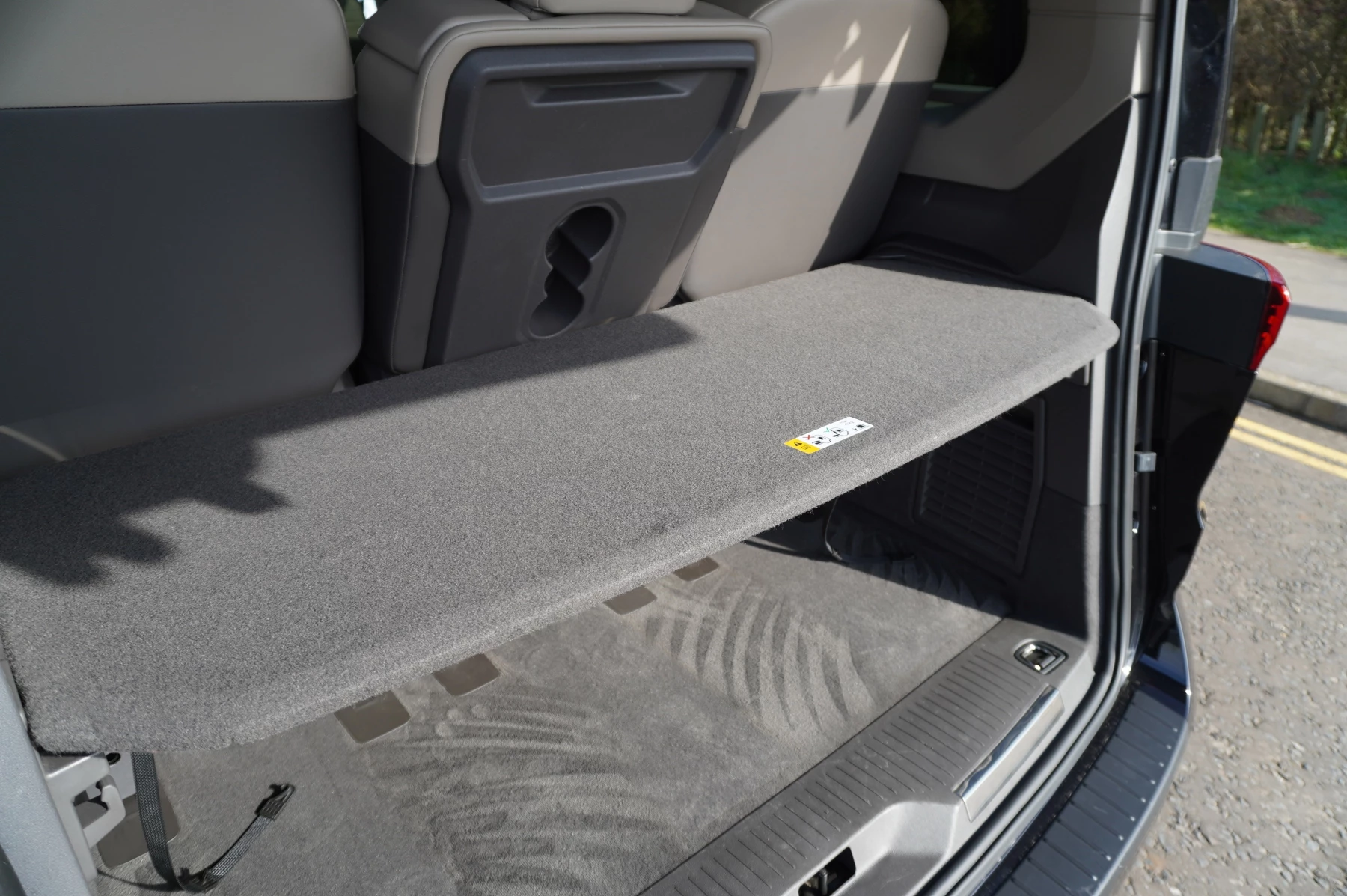 Volkswagen-Multivan-image-26