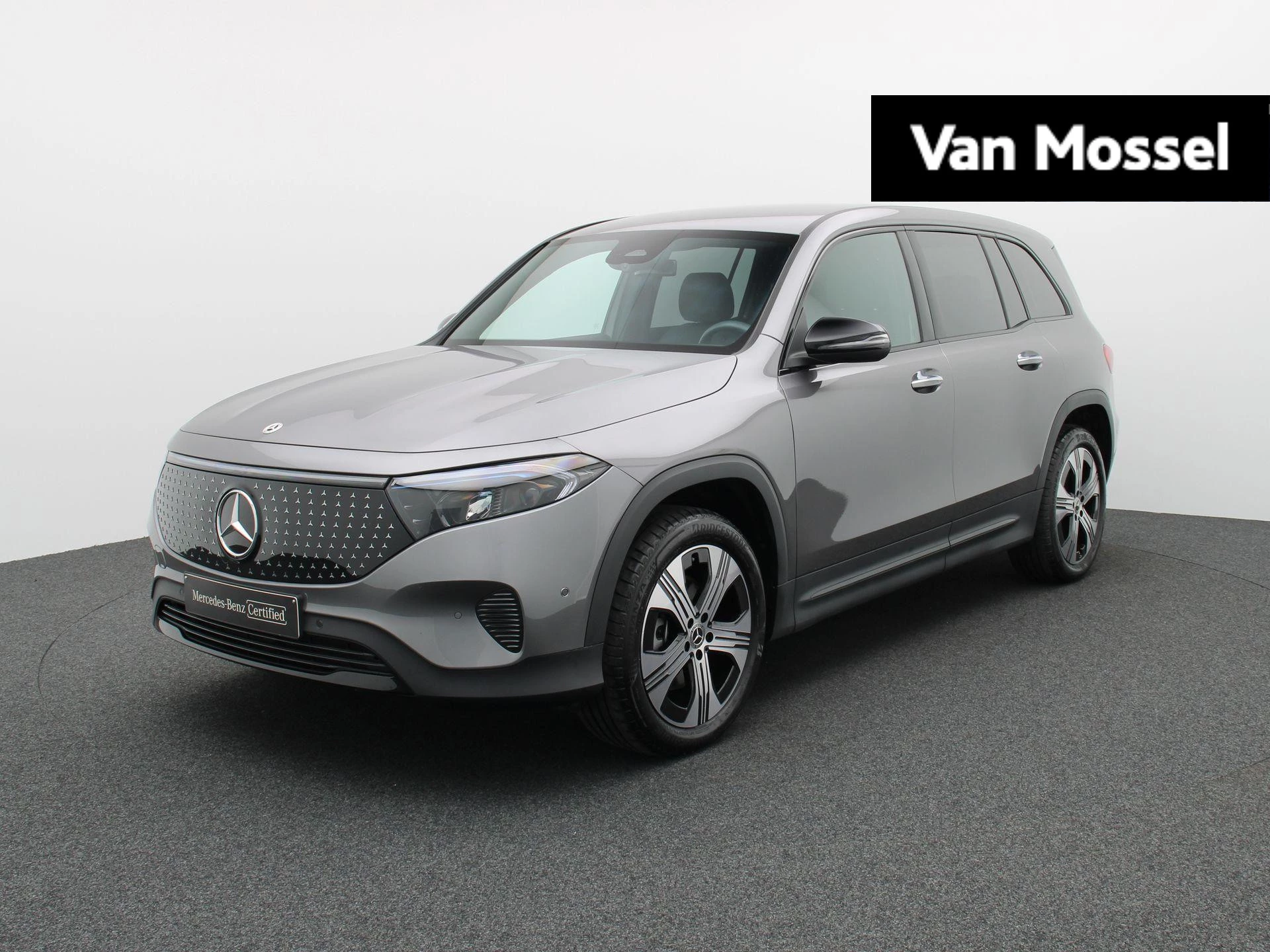 Mercedes-Benz-EQB-image-0