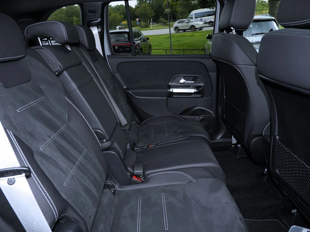 Mercedes-Benz-GLB 200-image-13