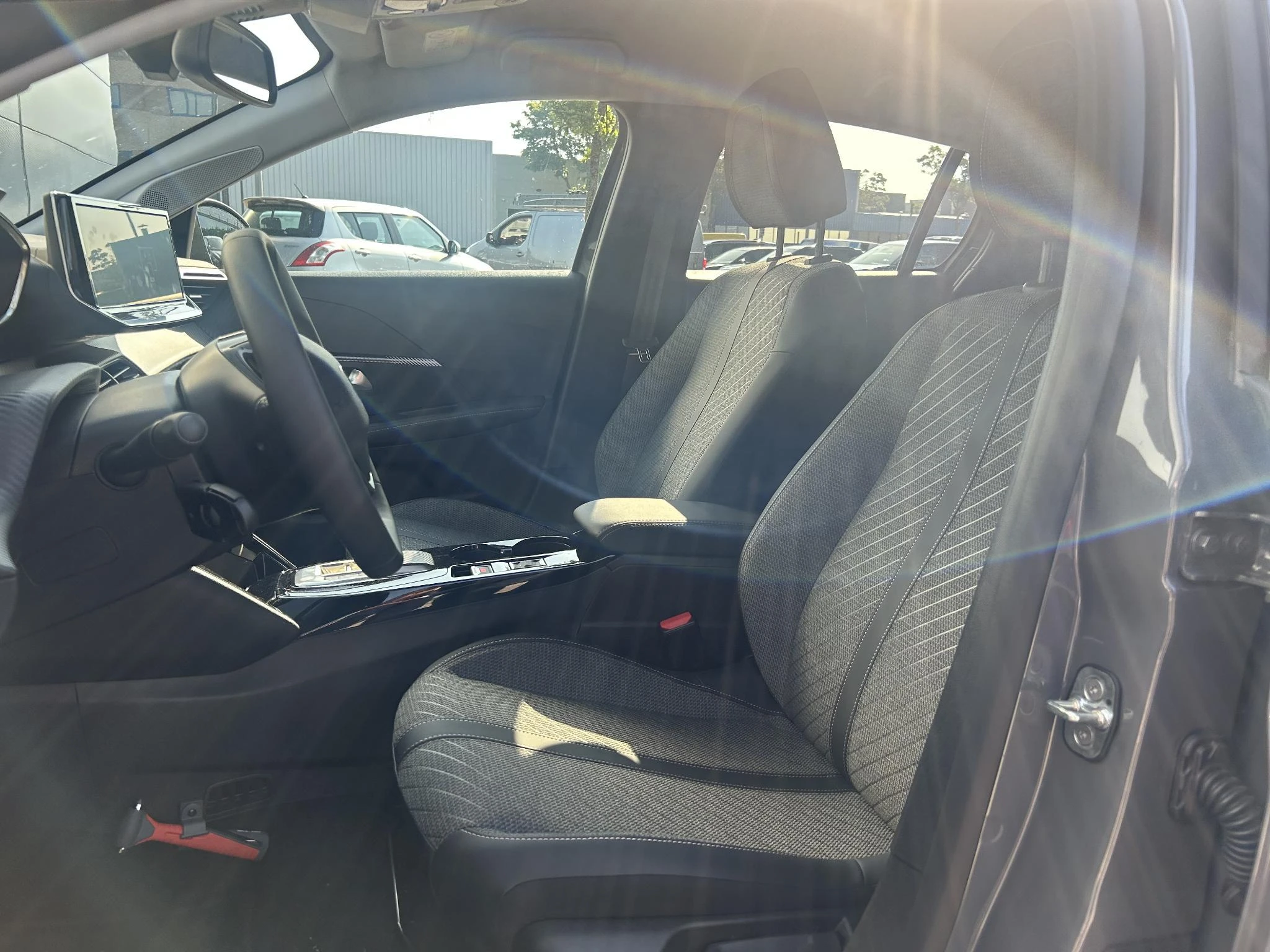 Peugeot-e-208-image-17