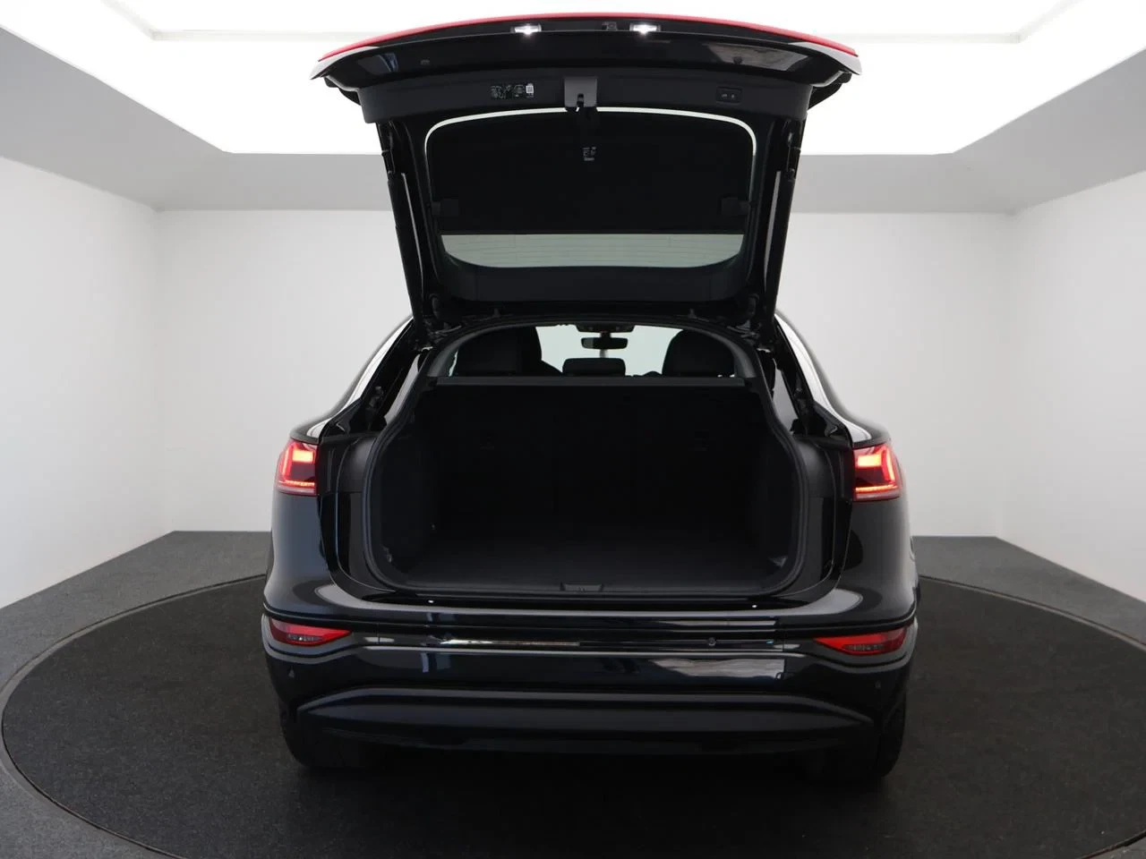 Audi Q6 e-tron Sportback e-Tron 83 kWh 252PK Advanced *NAVI*APP CONNECT*BLTH*CRUISE*DIGITAL DASHOBOARD*ZETELVERWARMNG*SPORTSEATS*ADAPTIVE CRUIS