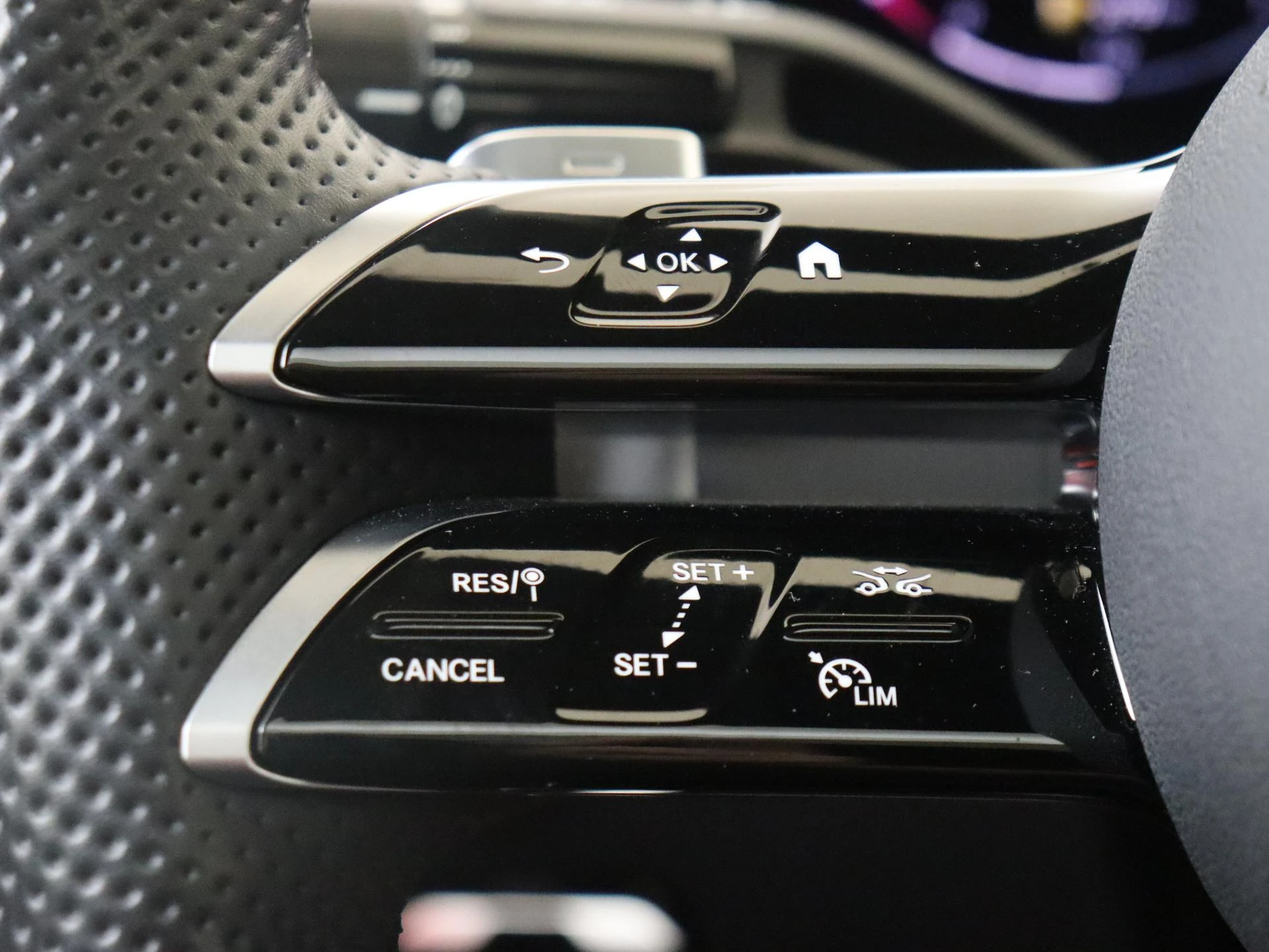 Mercedes-Benz-GLC-image-11