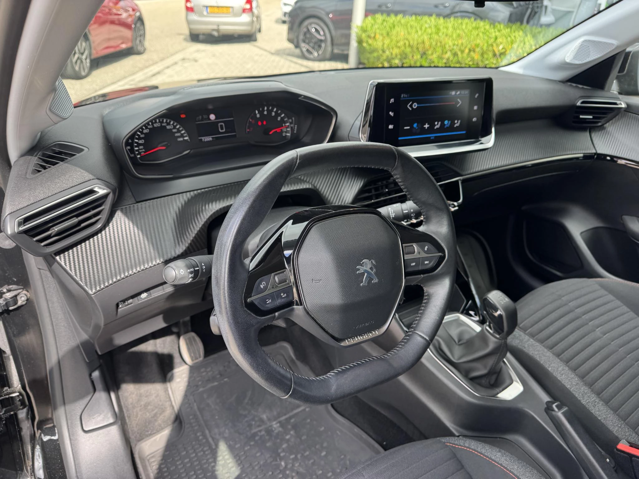 Peugeot-208-image-16