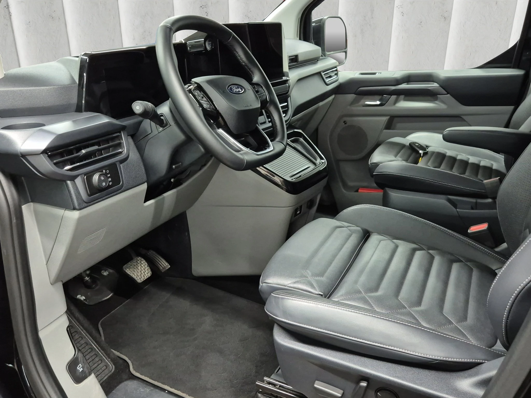 Ford-Tourneo Custom-image-9