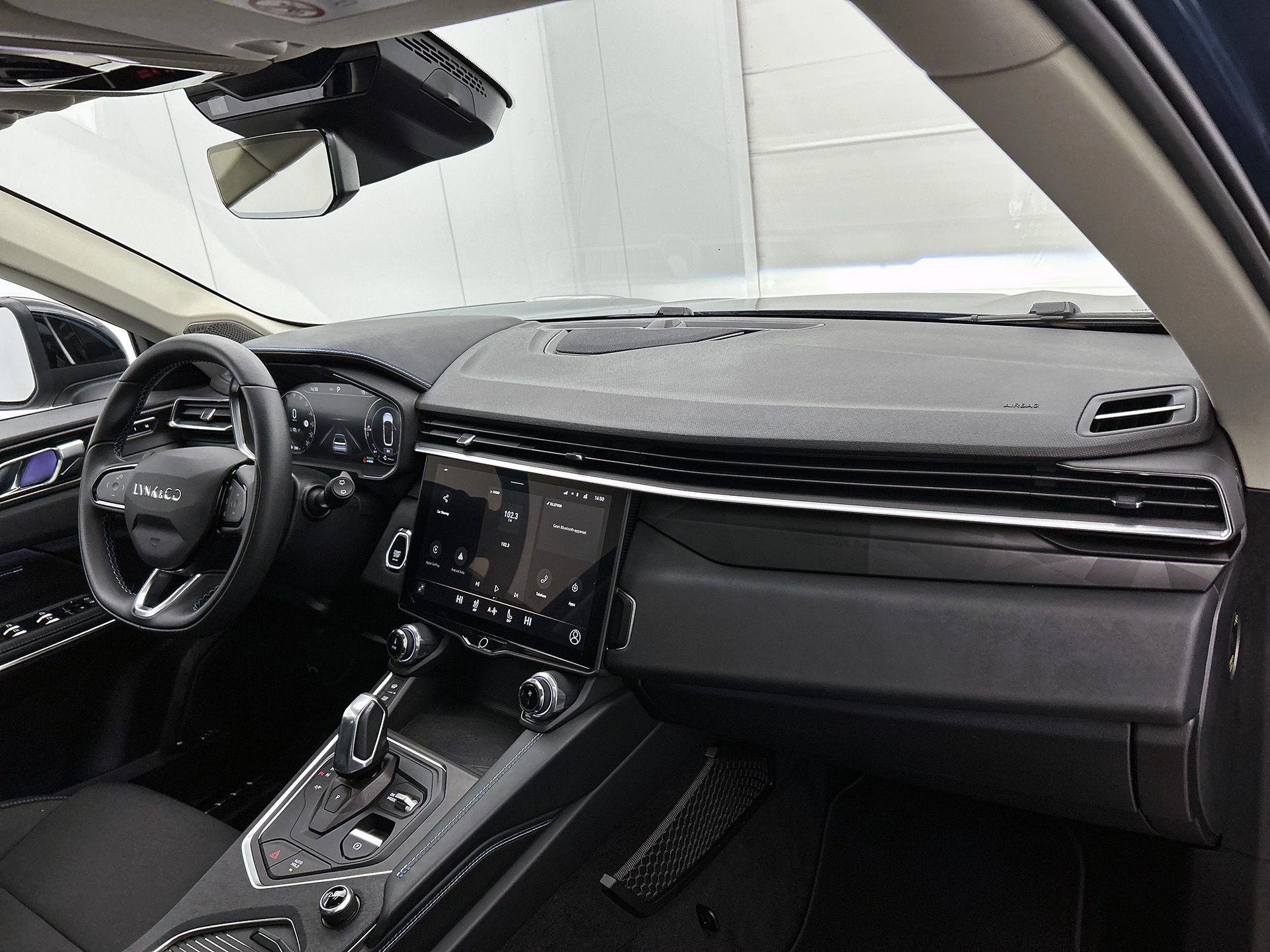 Lynk & Co-01-image-23
