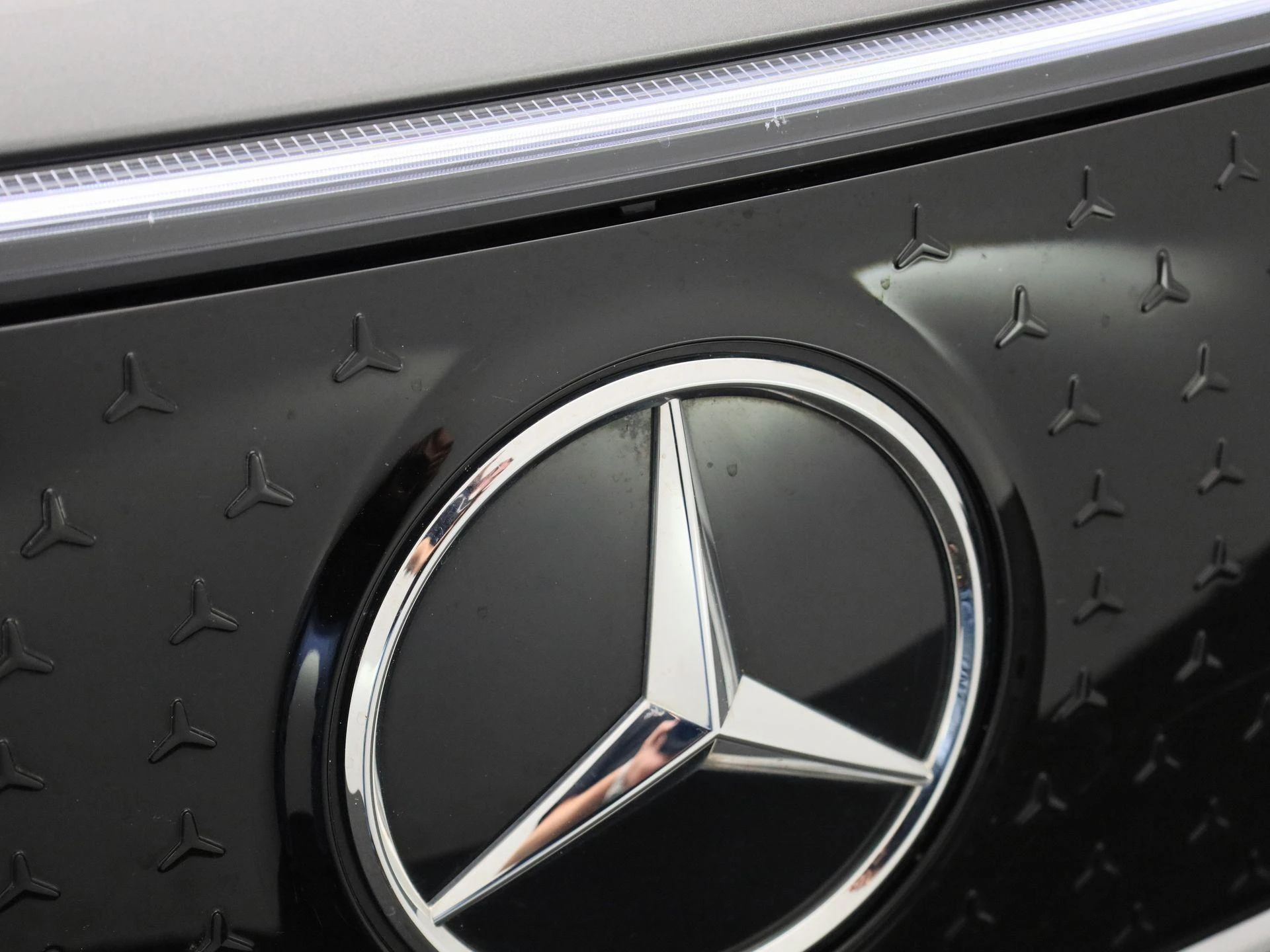 Mercedes-Benz-EQB-image-35