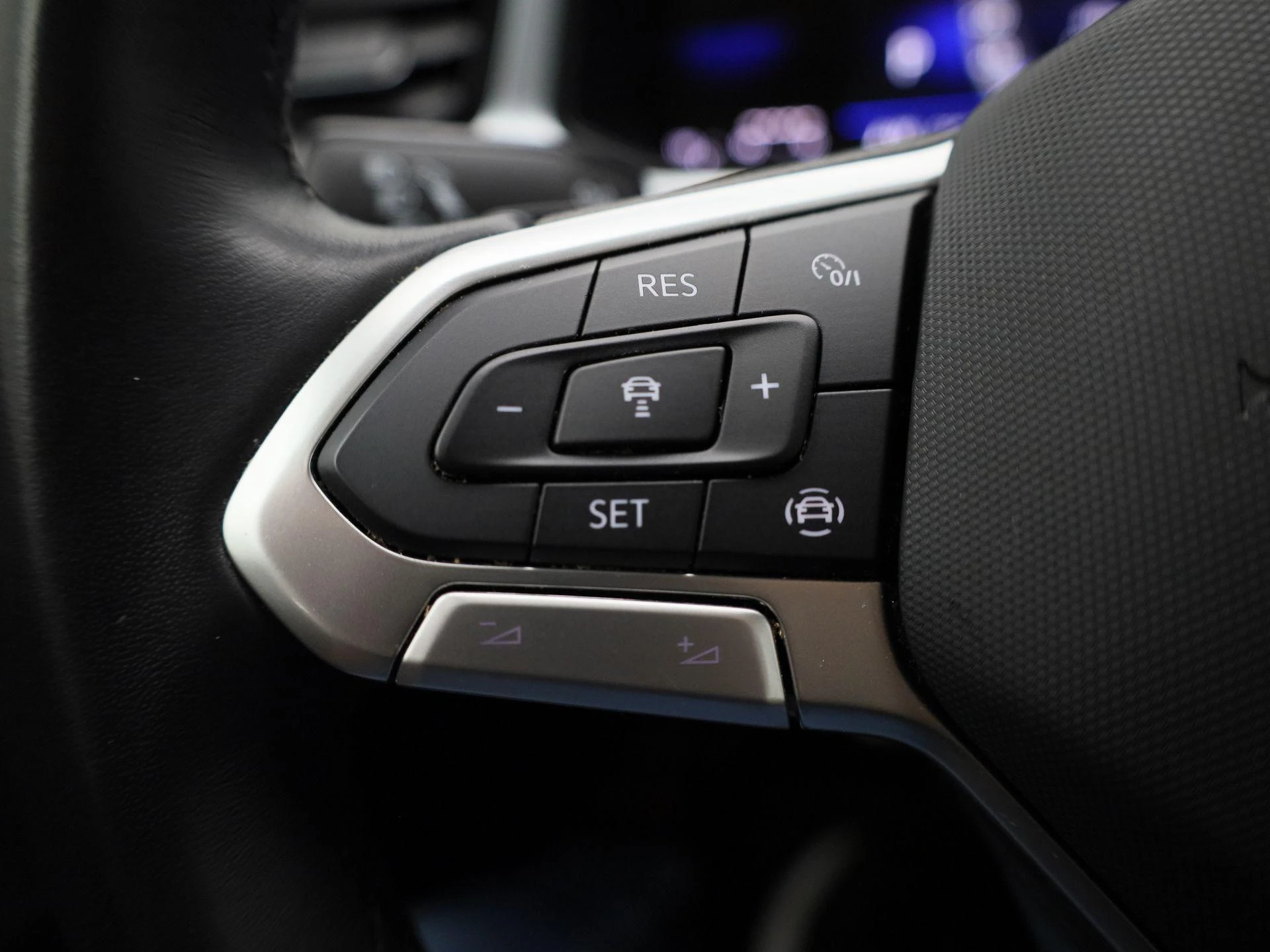 Volkswagen-T-Roc-image-18